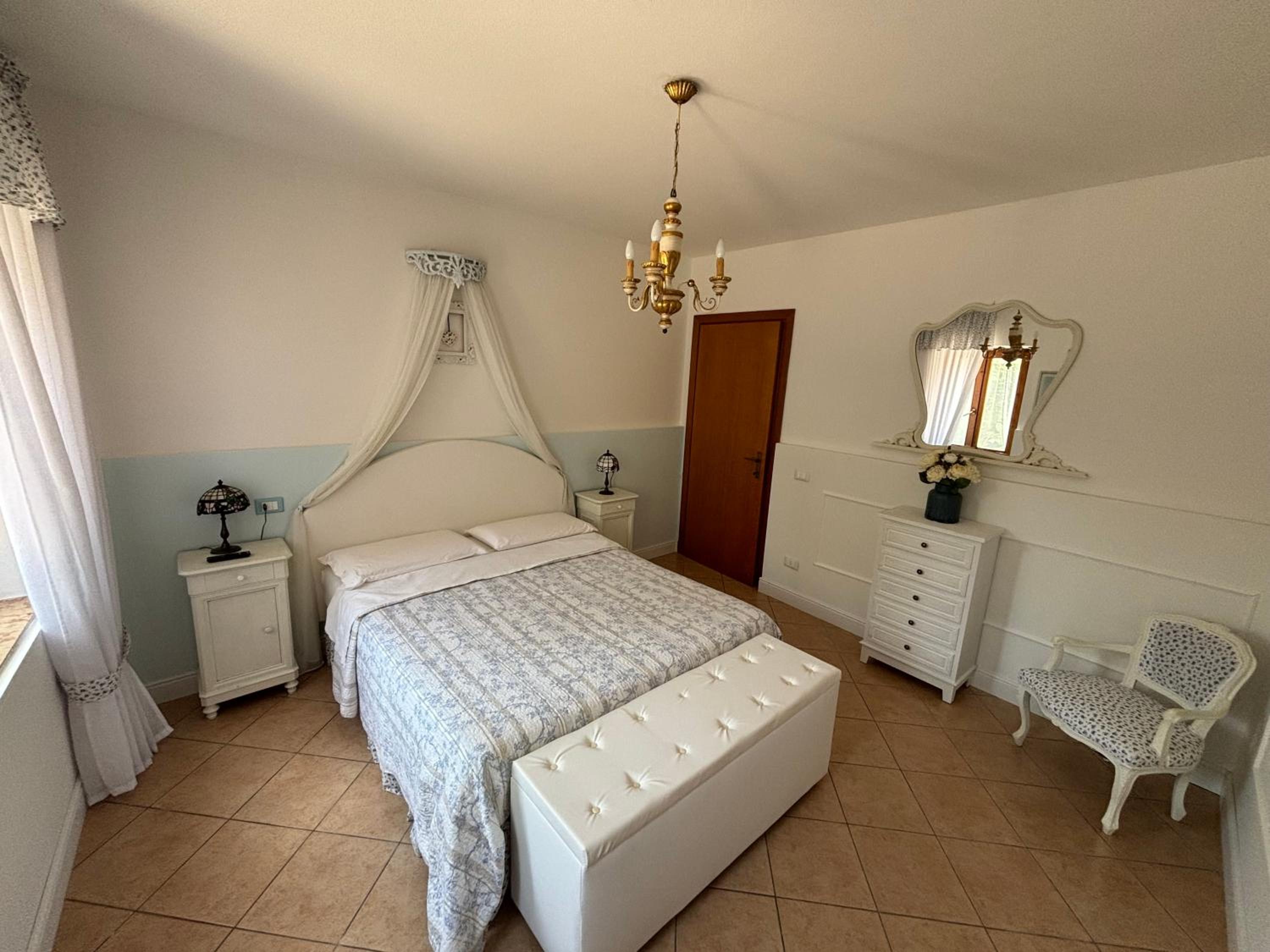 Two-Bedroom Apartment - Photo 2