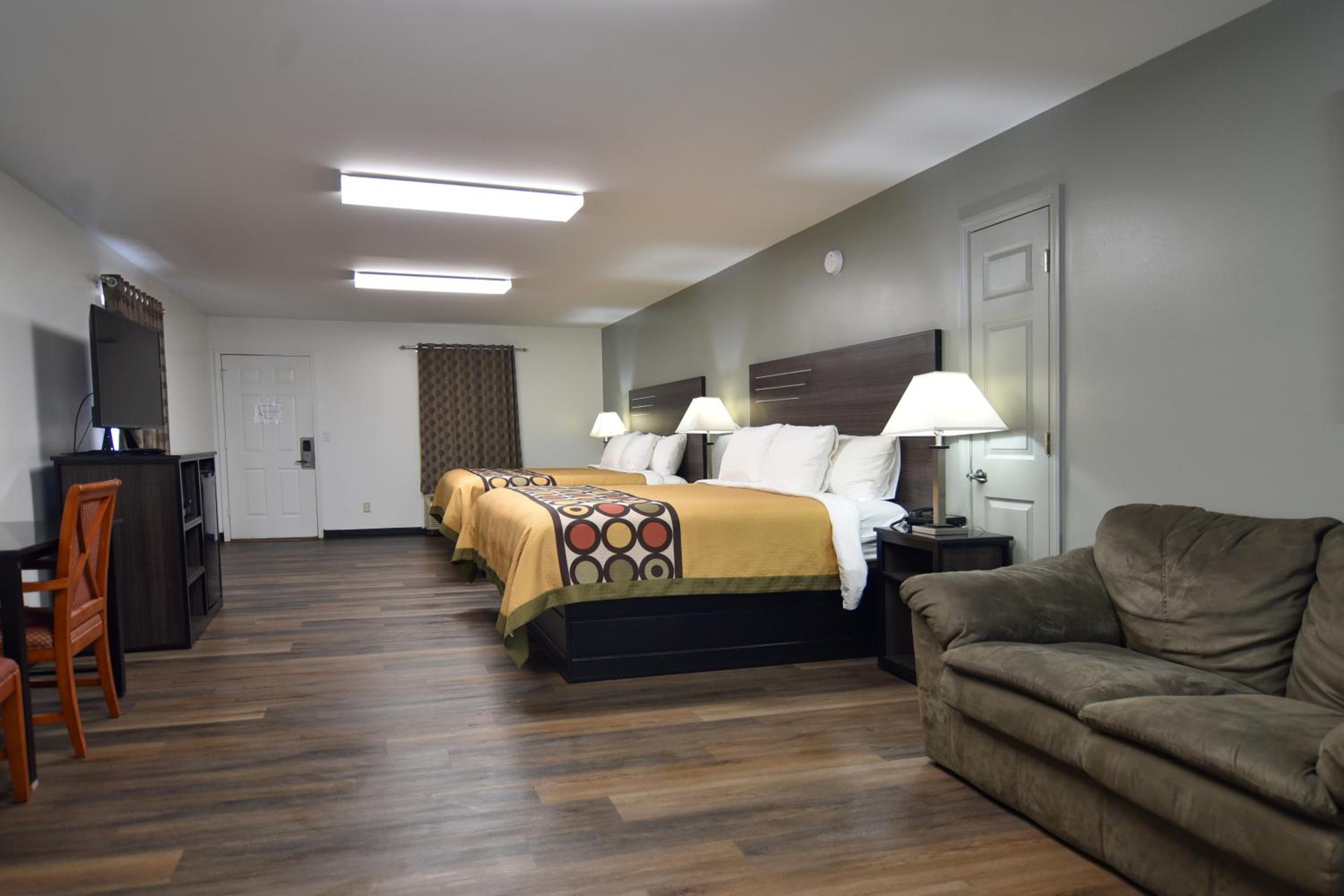 Deluxe King Room with 2 King-Beds - Non-Smoking photo 2