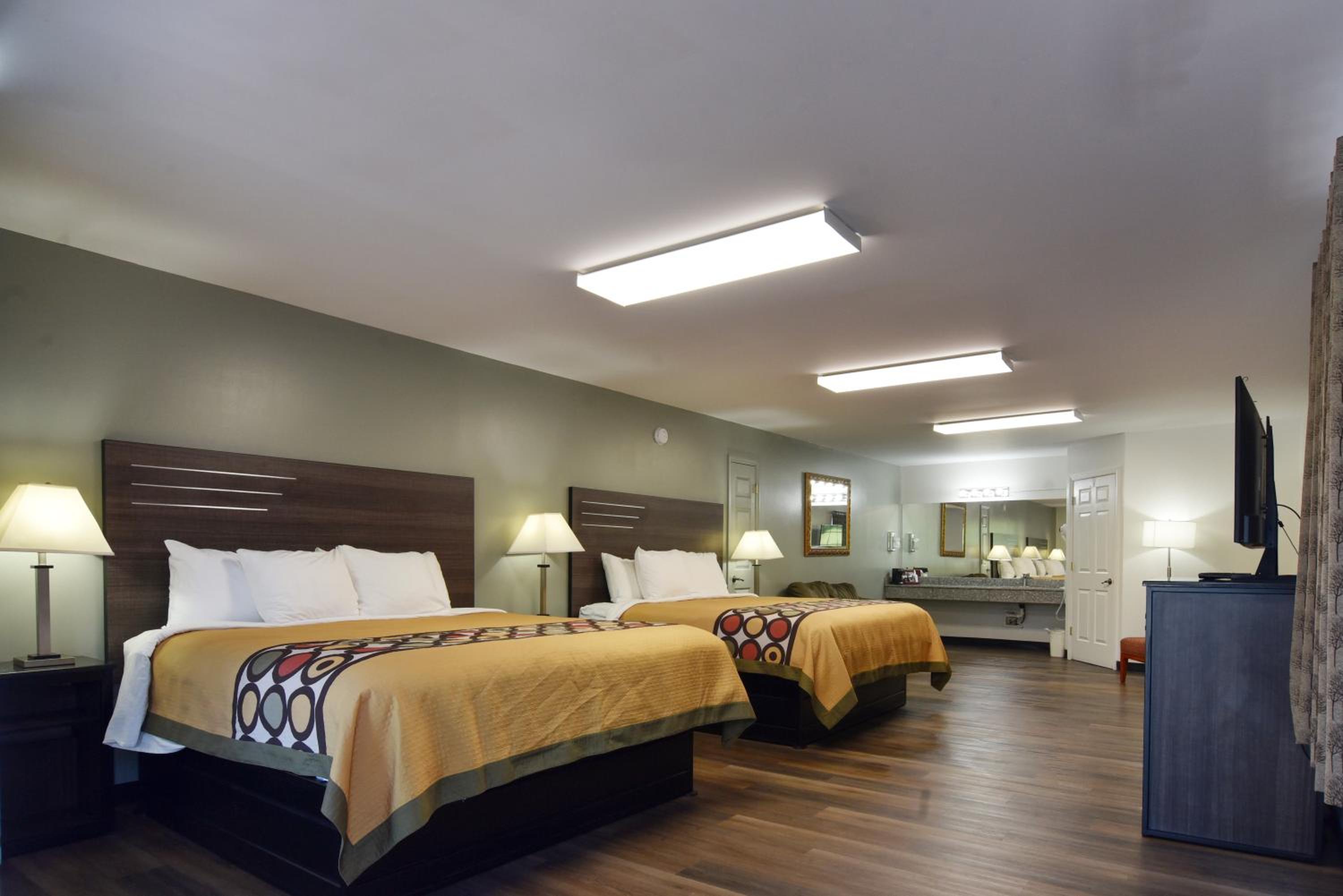 Deluxe King Room with 2 King-Beds - Non-Smoking photo 1