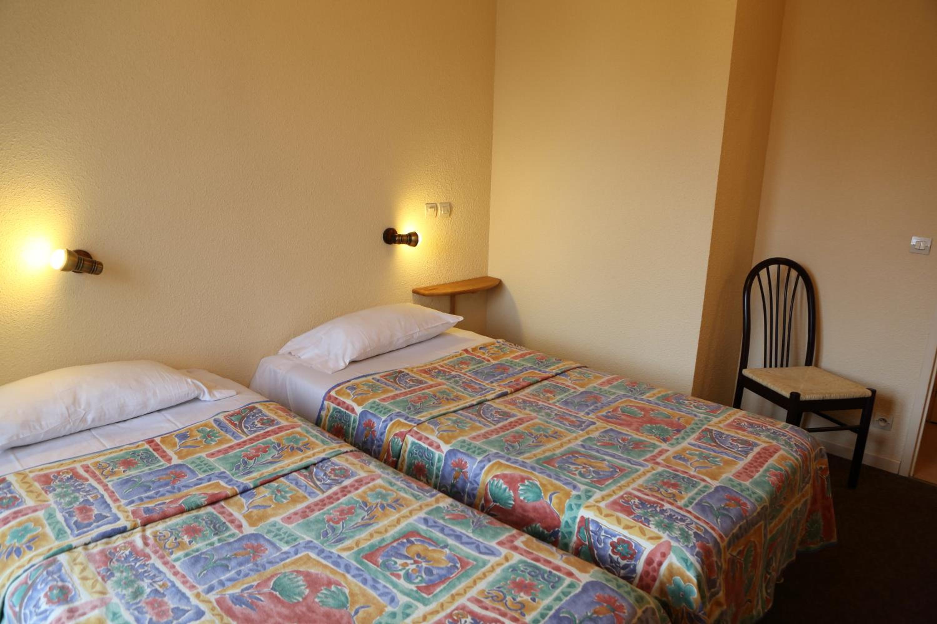 Apartment with Queen and Single Bed - Non-Smoking photo 3