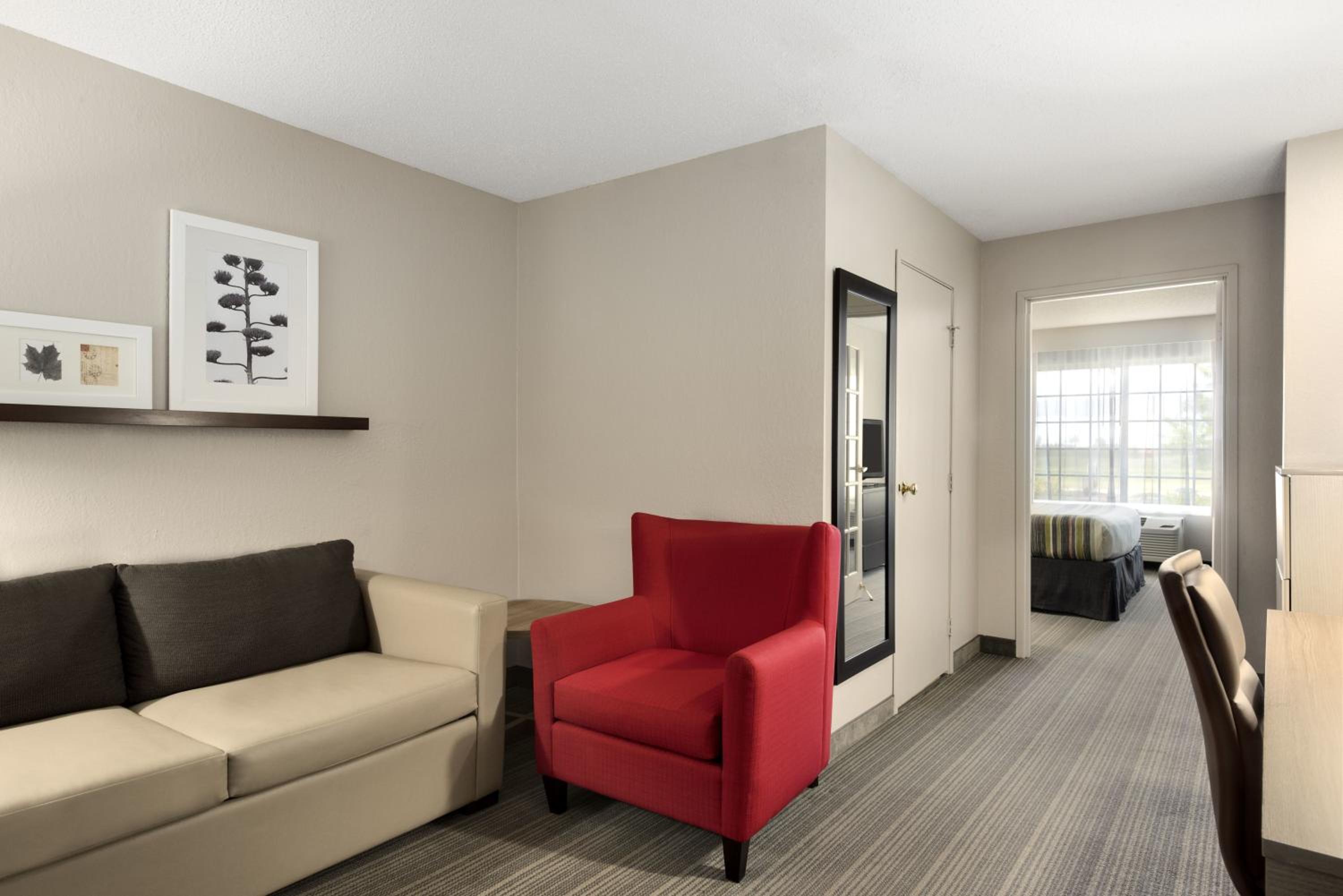 King Suite with Sofa Bed - Non-Smoking - Photo 3