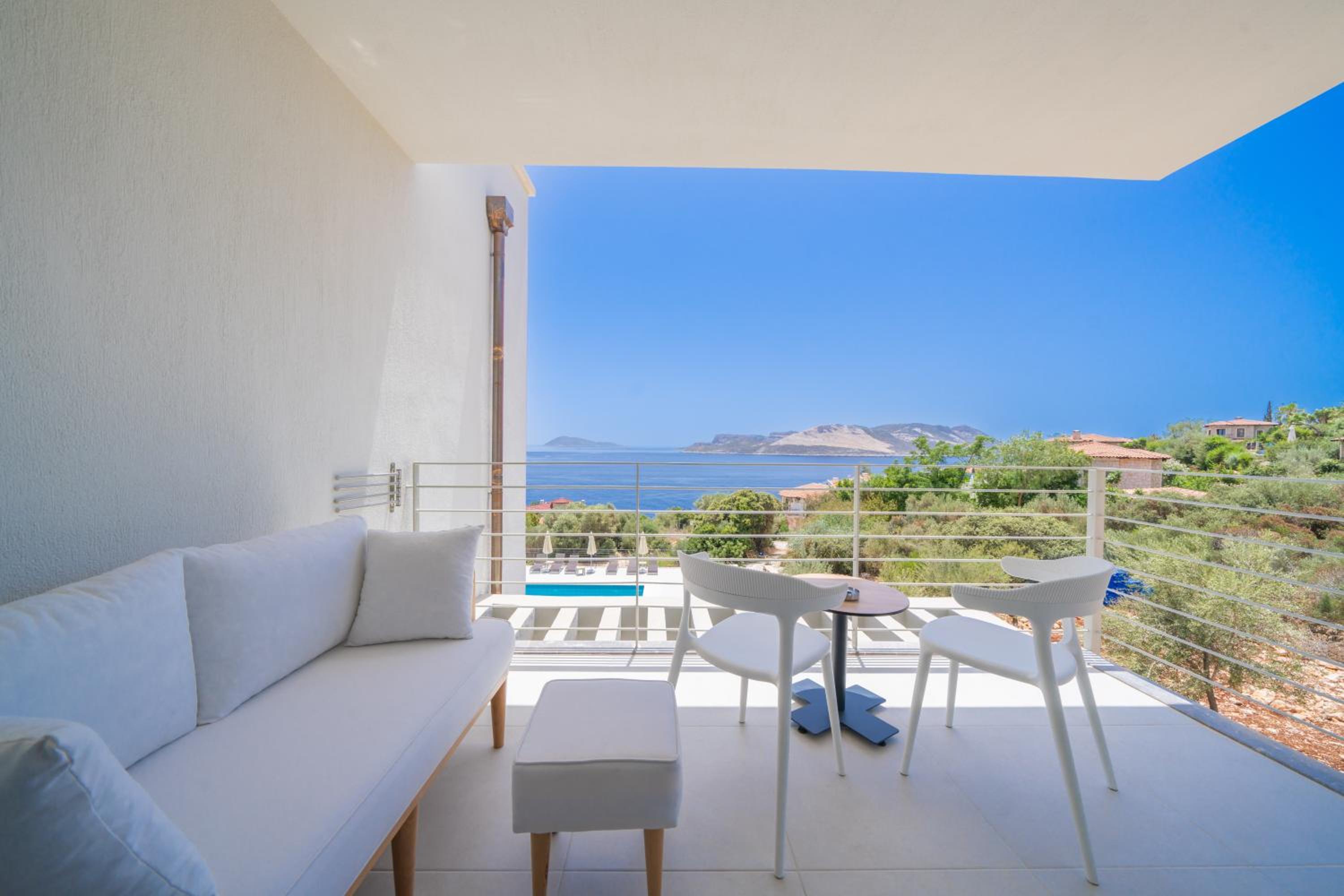 Deluxe Double Room with Balcony - Photo 3