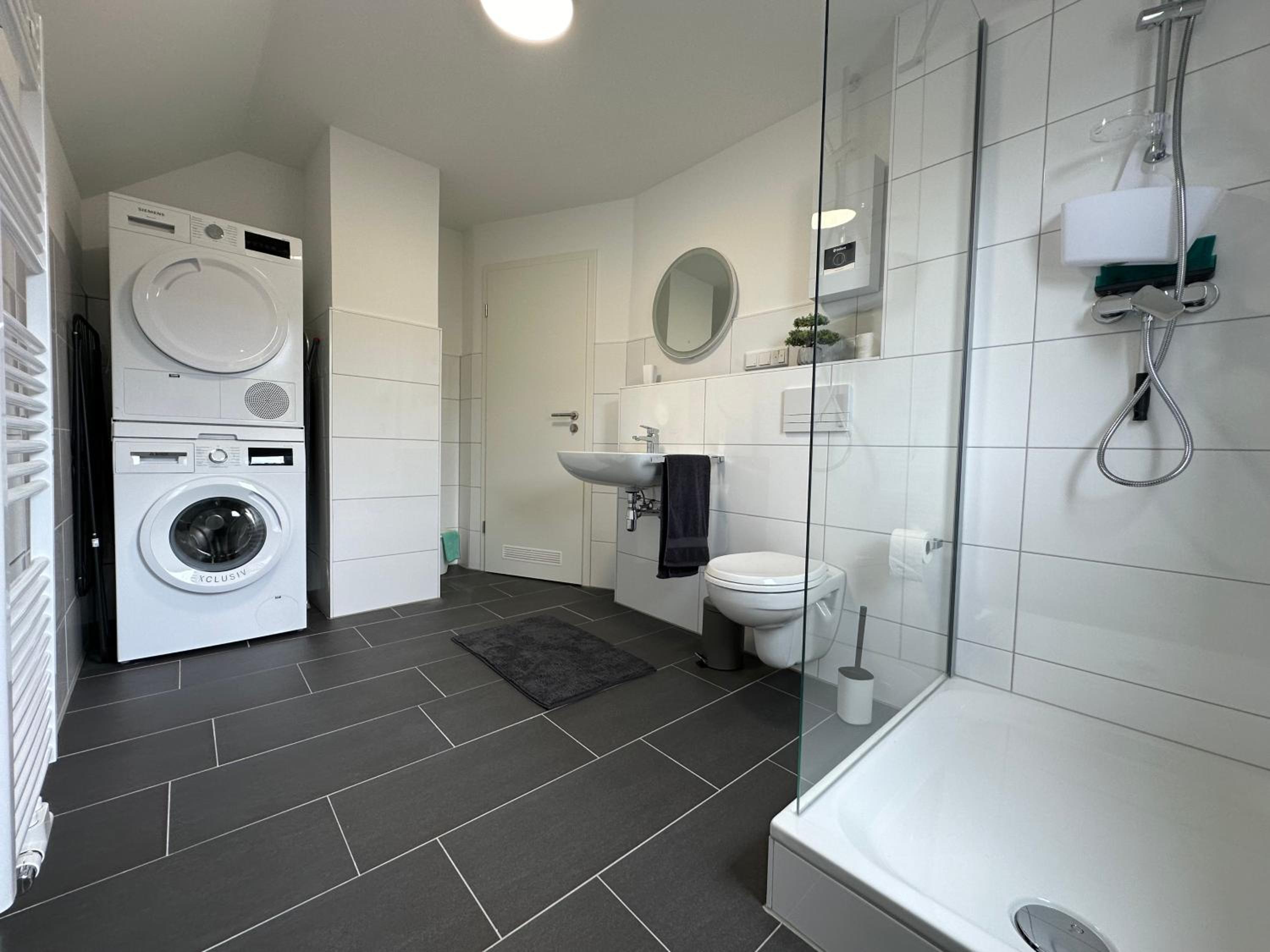 Two-Bedroom Apartment with Balcony photo 2