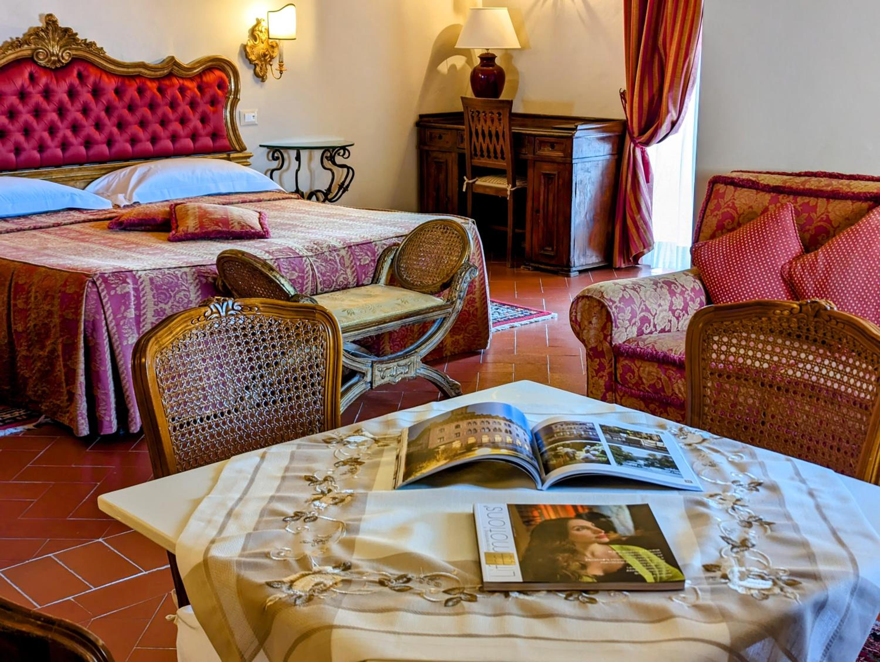 Suite with Balcony - Photo 14