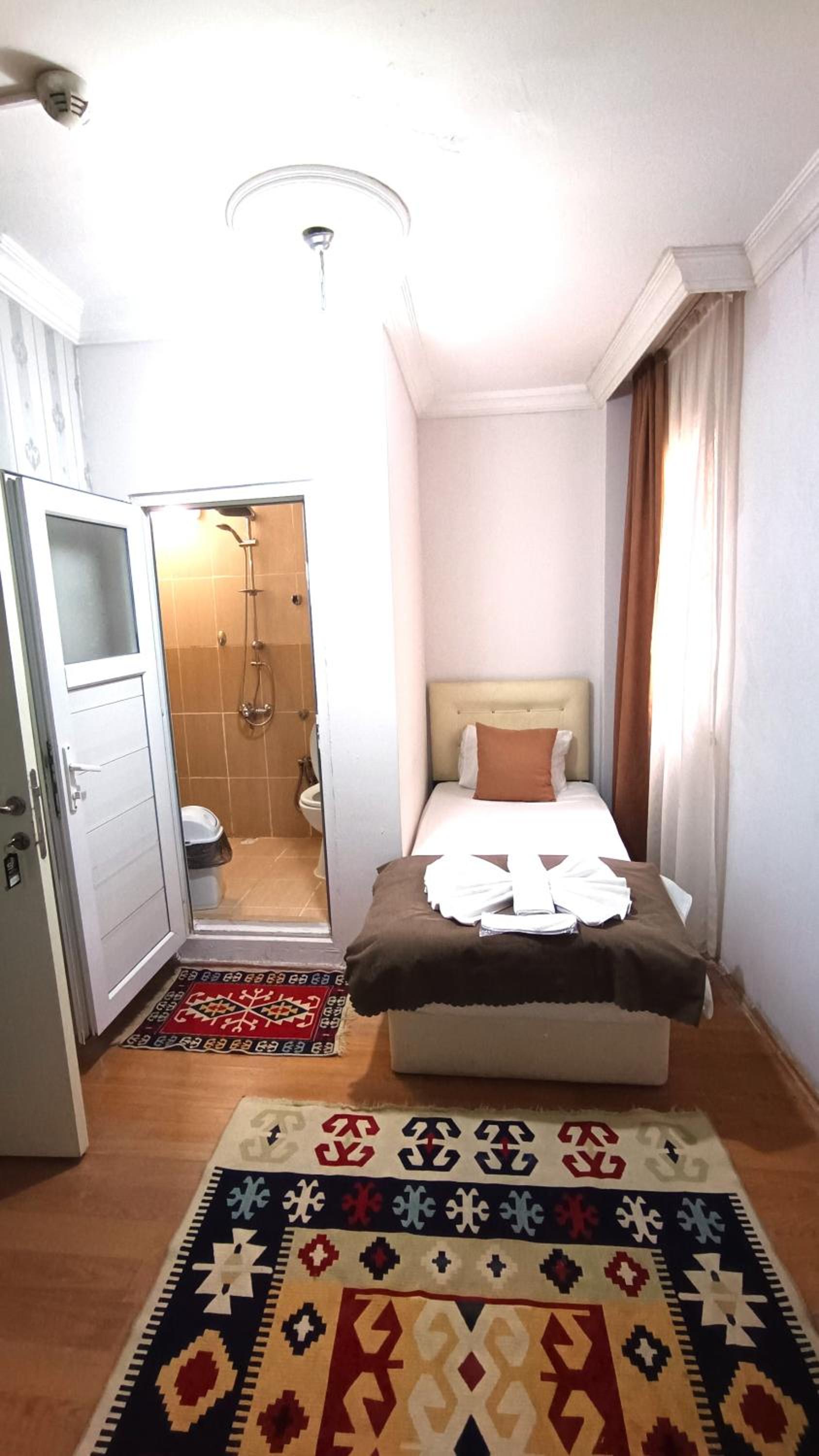 Standard Triple Room photo 3