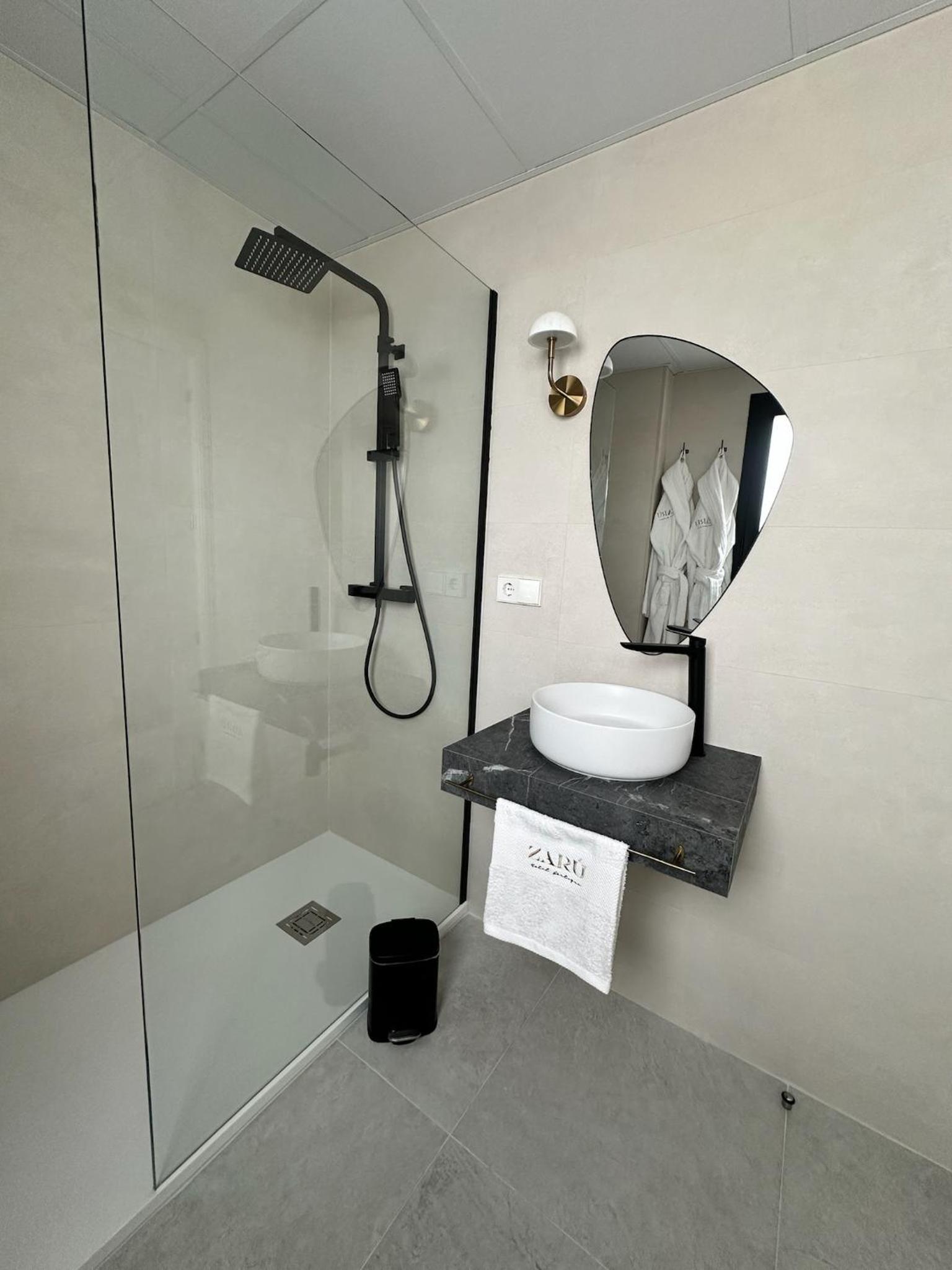Deluxe Double Room with Balcony photo 3