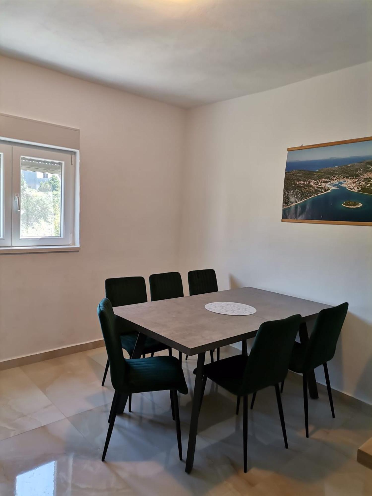 Three-Bedroom Apartment photo 2