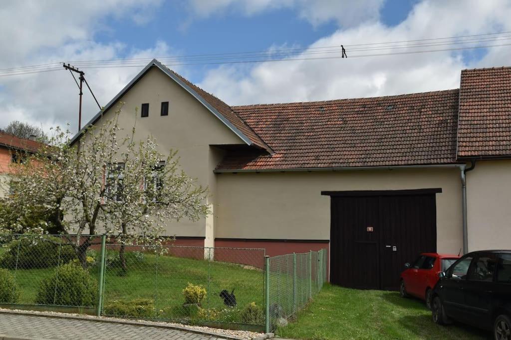 Three-Bedroom House photo 3
