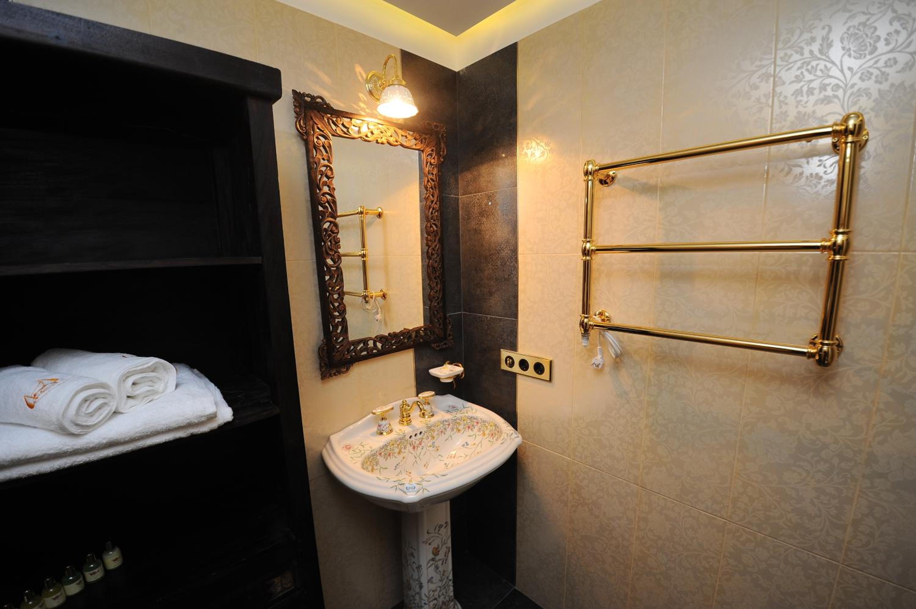 Junior Suite with Lake View photo 2