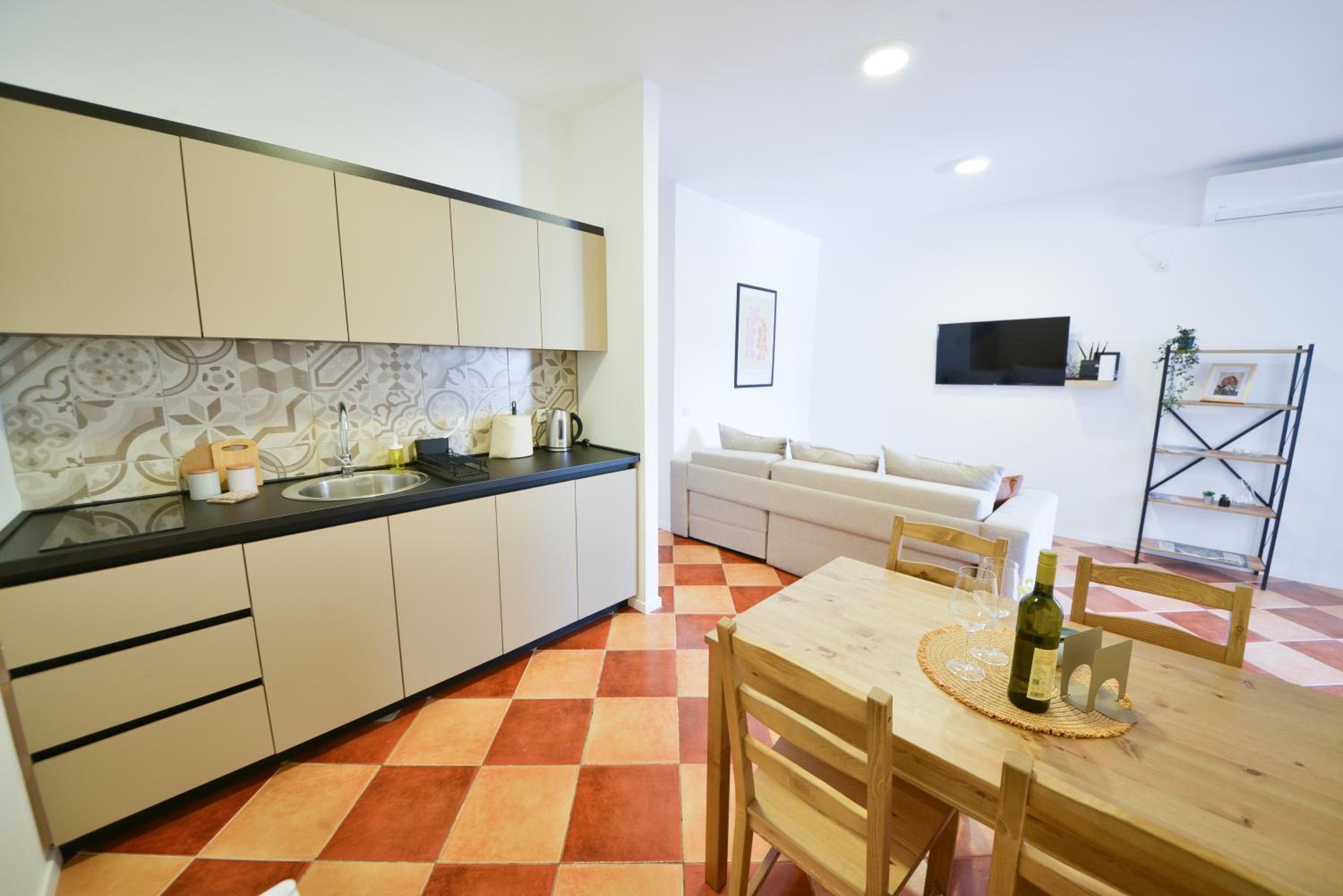 One-Bedroom Apartment with Sea View photo 3