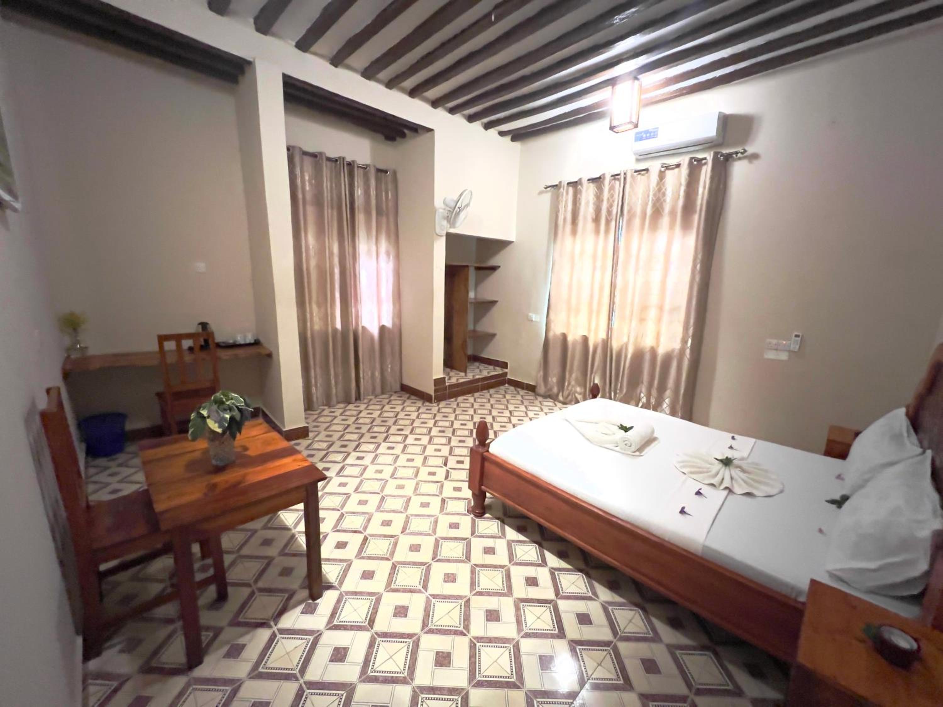 Deluxe Queen Room
