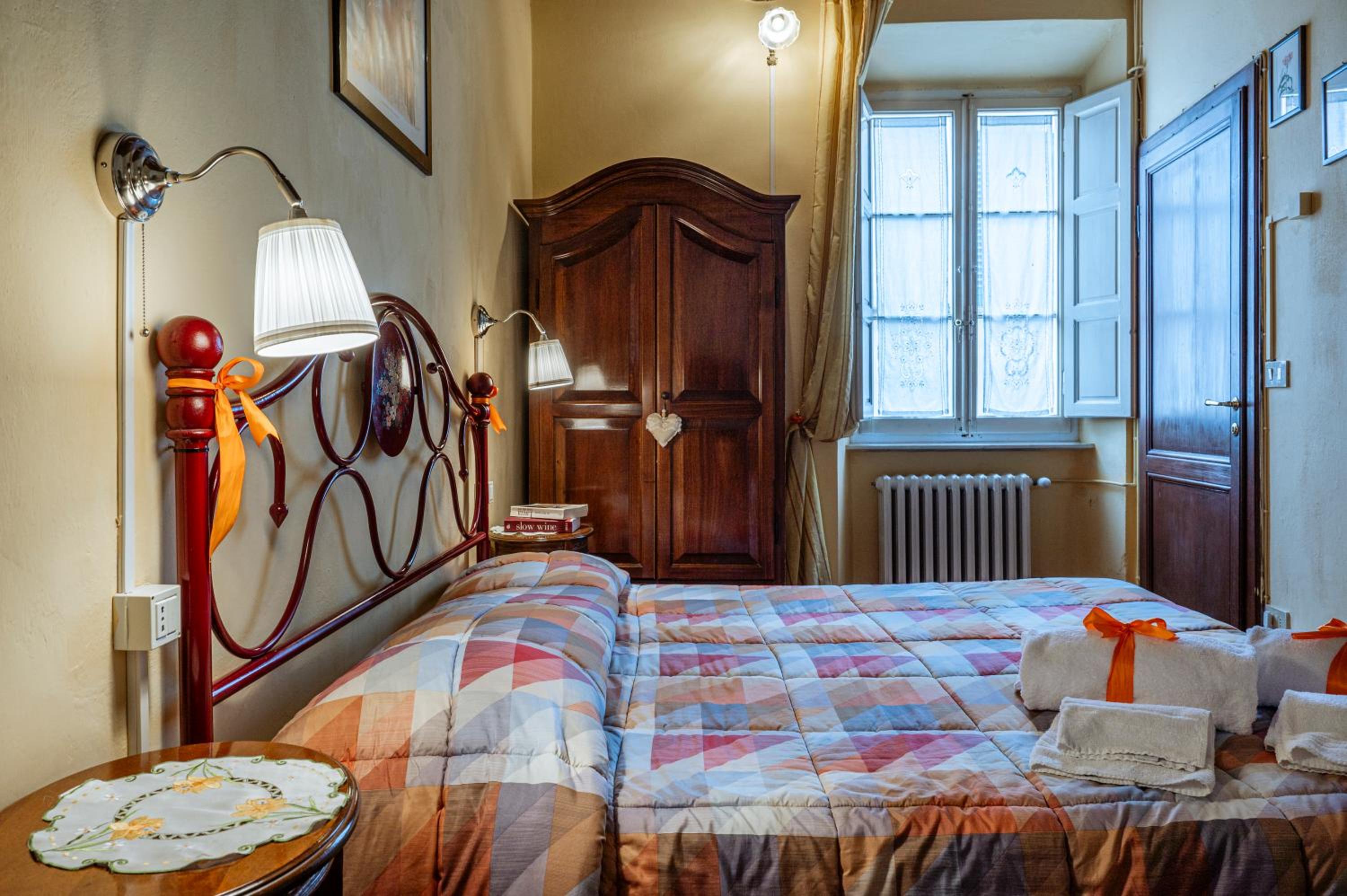 Double Room - Photo 5