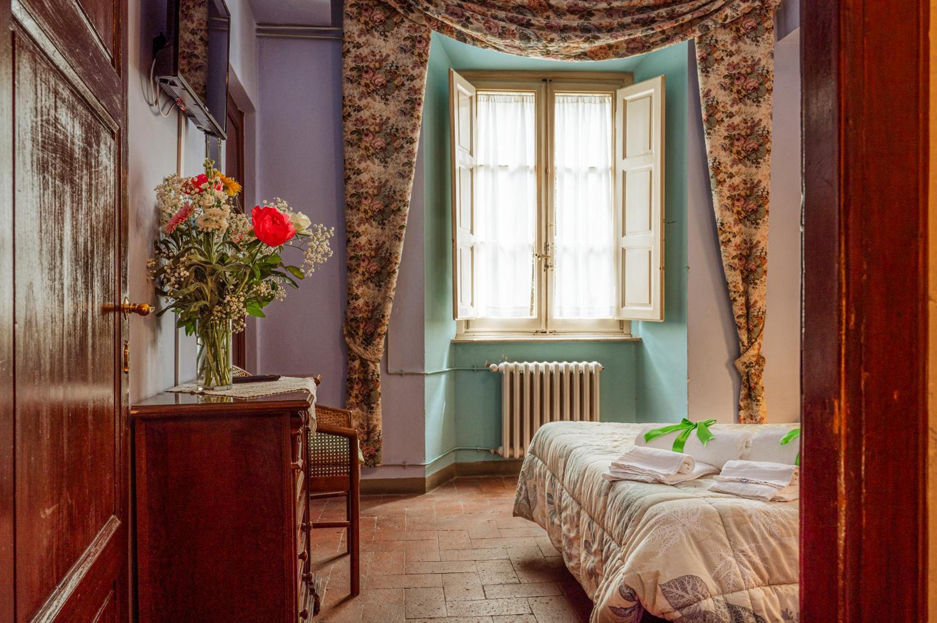 Double Room - Photo 6