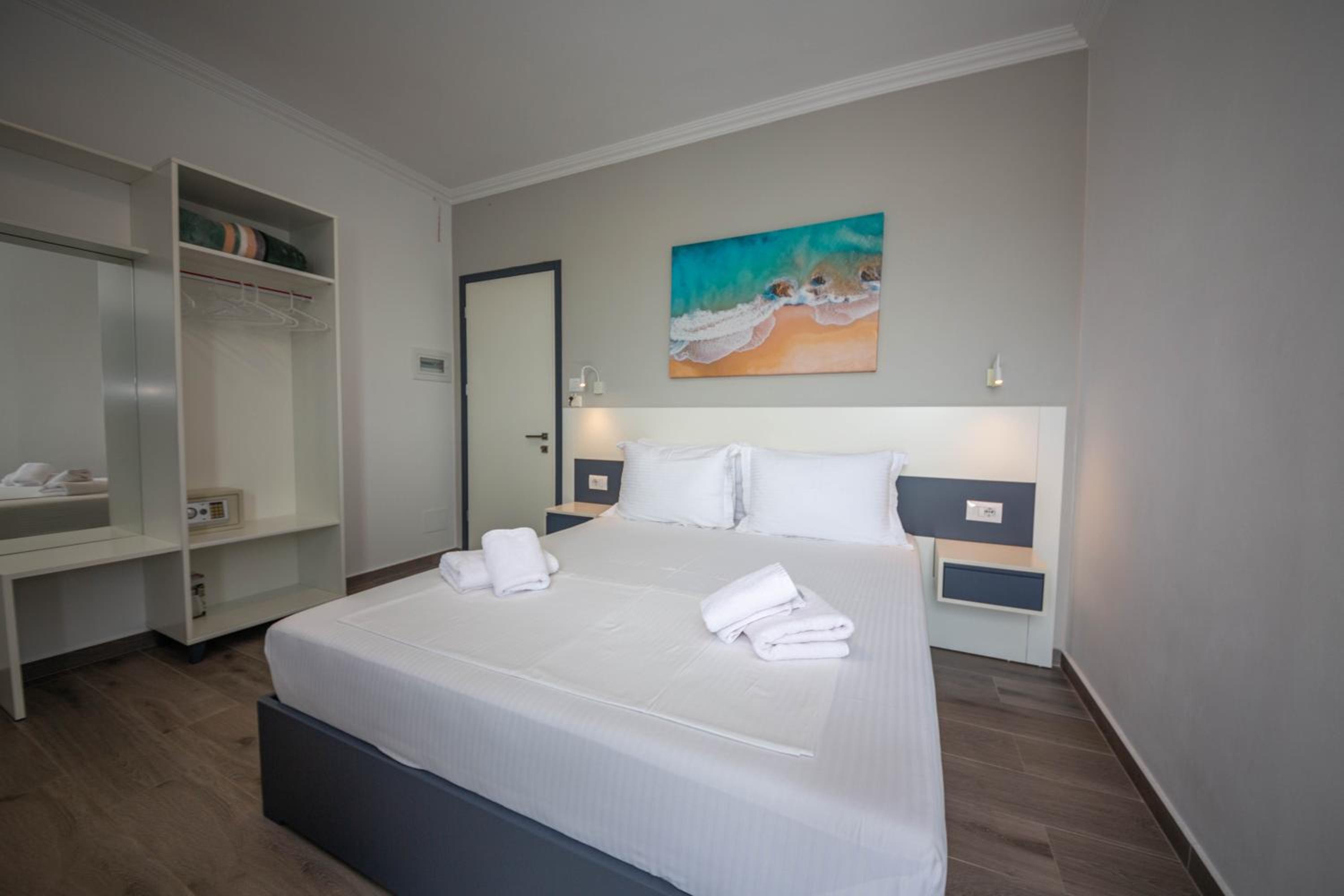 Queen Room with Spa Bath