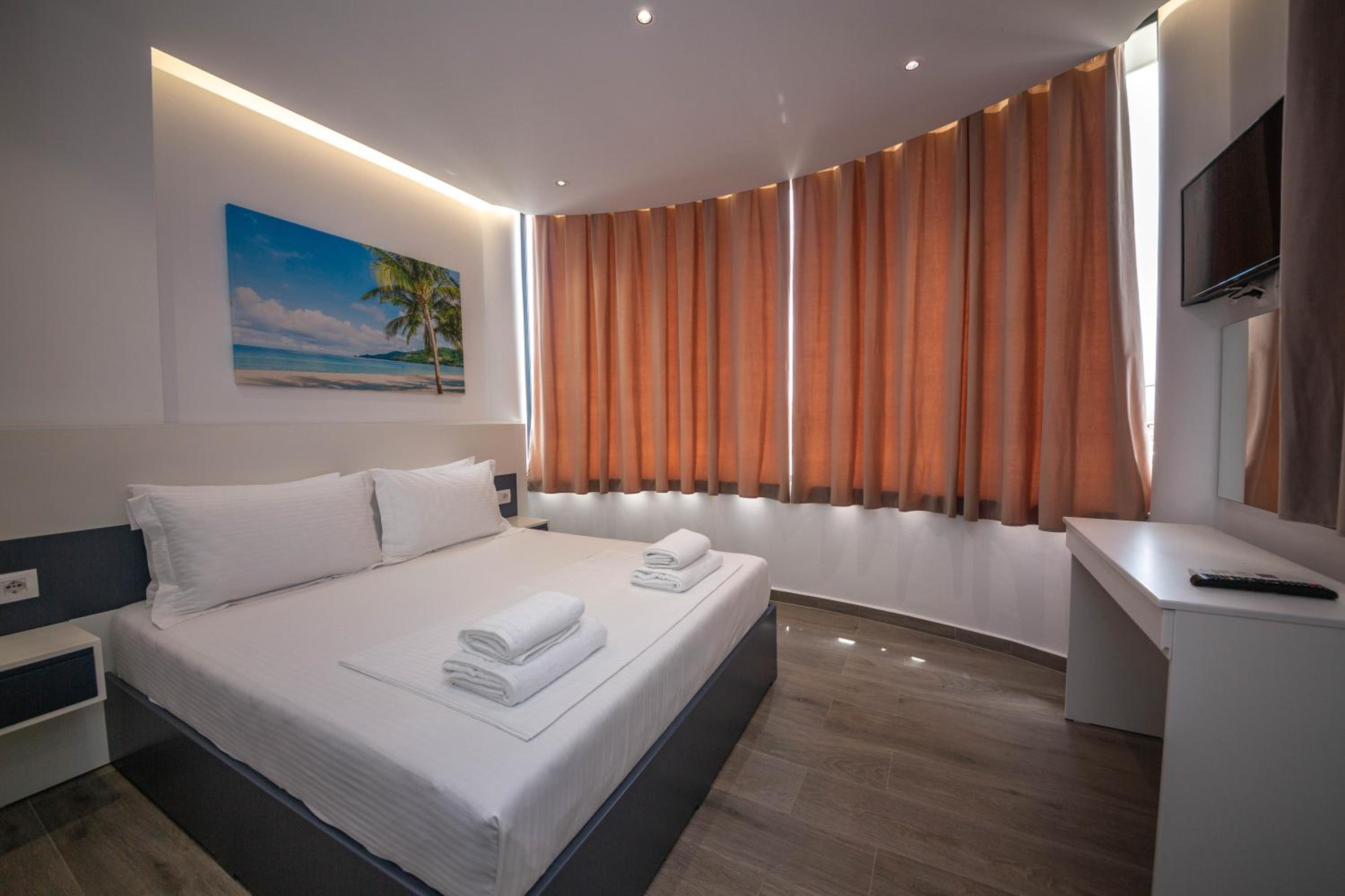 Deluxe Double Room with Balcony and Sea View