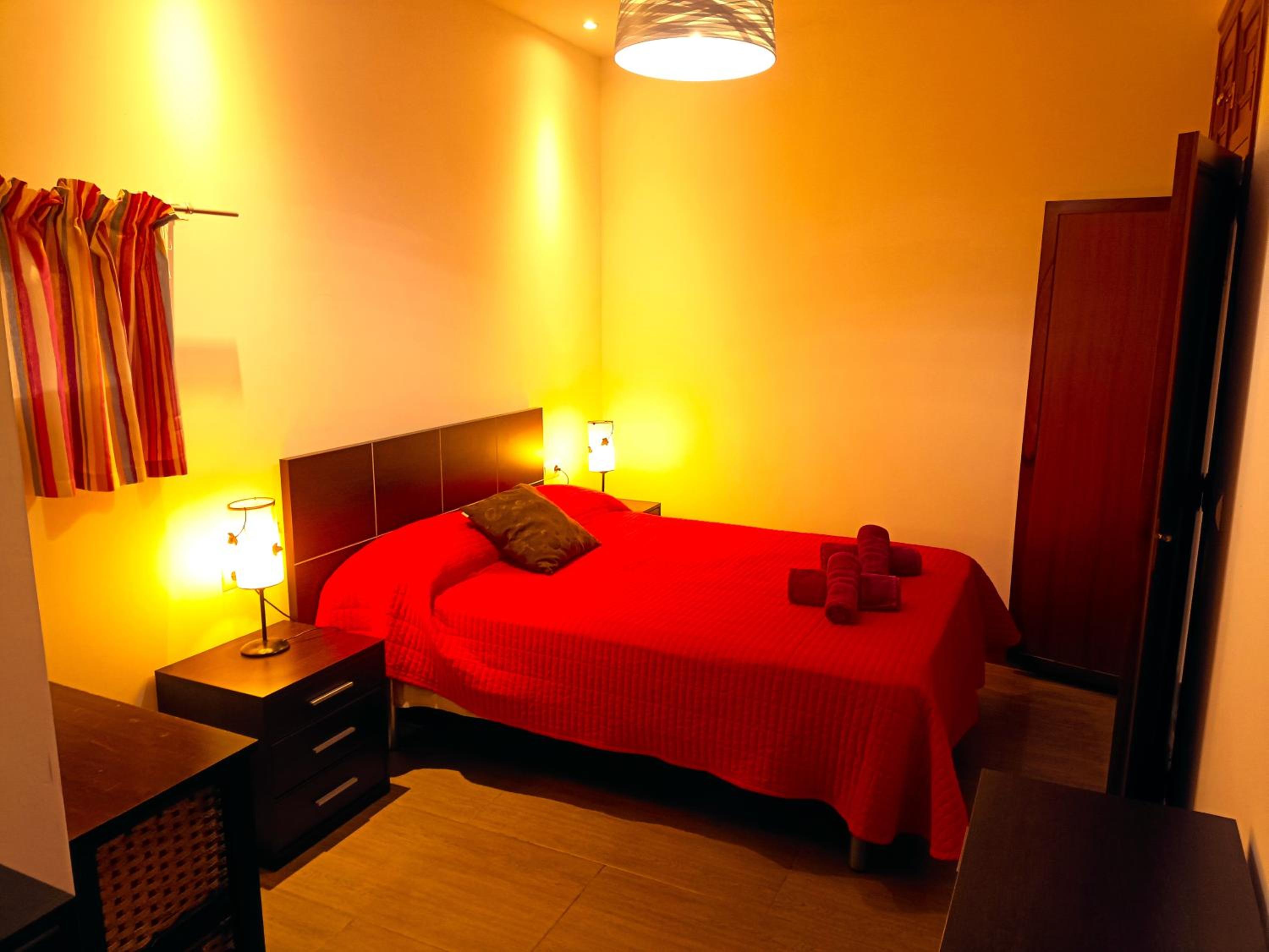 Apartamento con terraza y vista parcial al mar