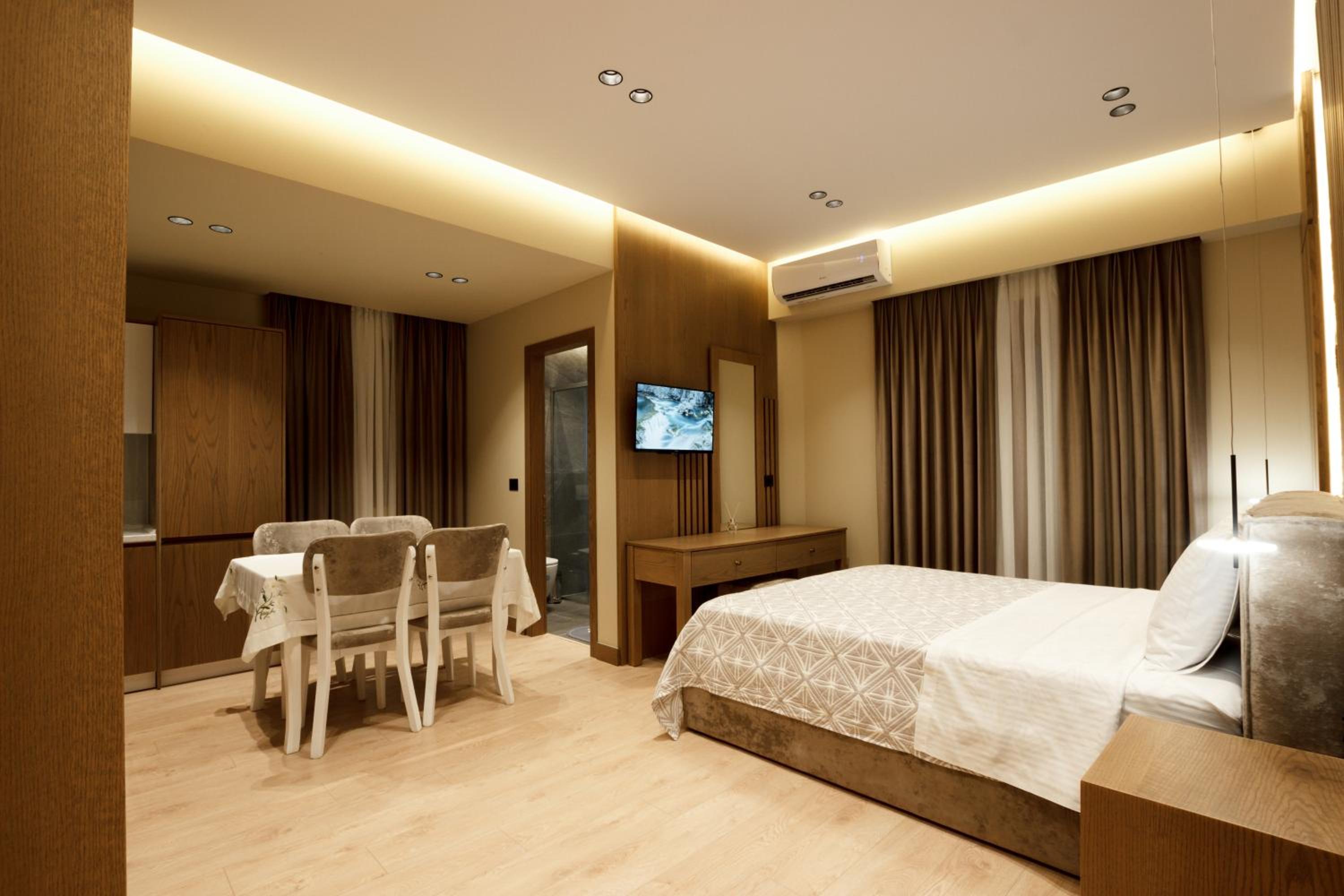 Suite with Balcony photo 1