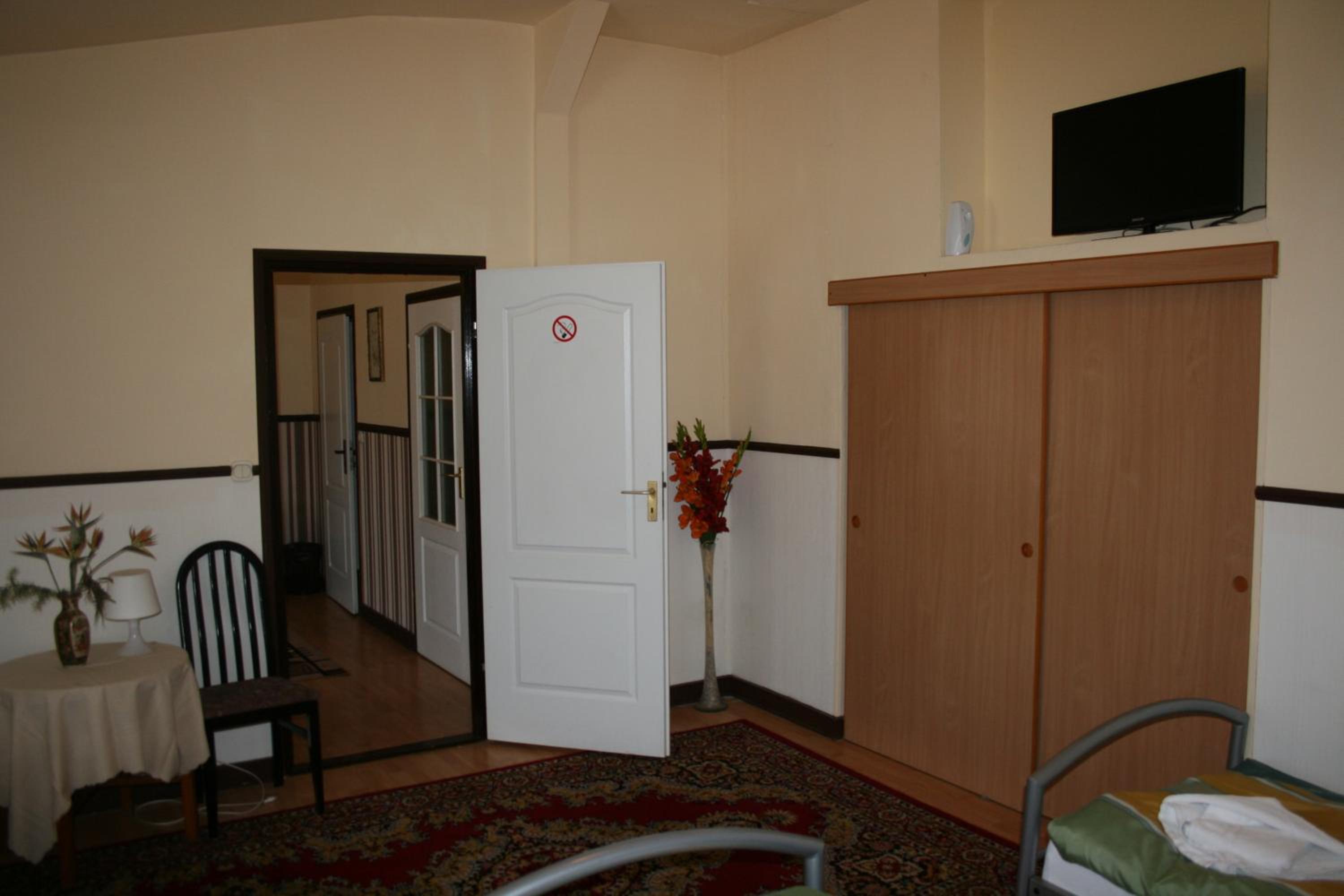 Dormitory Room photo 3