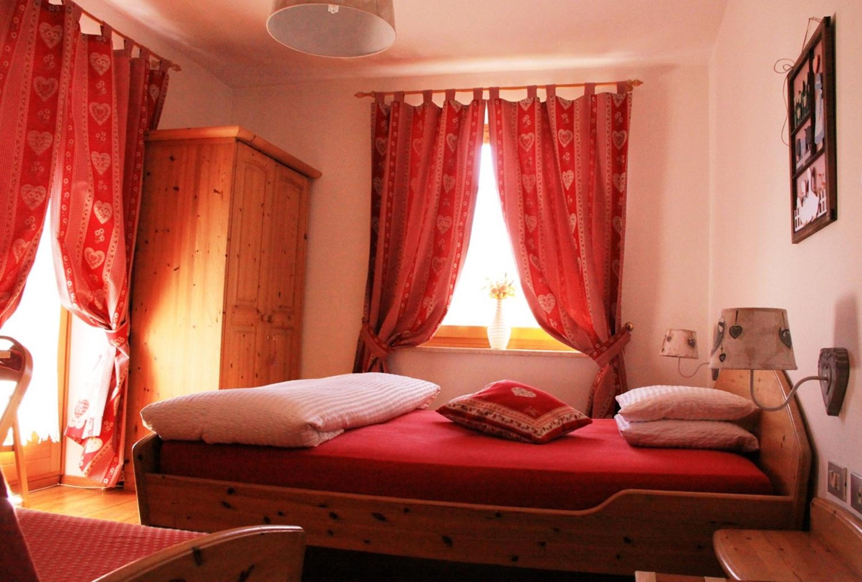Deluxe Double Room with Balcony - Photo 4