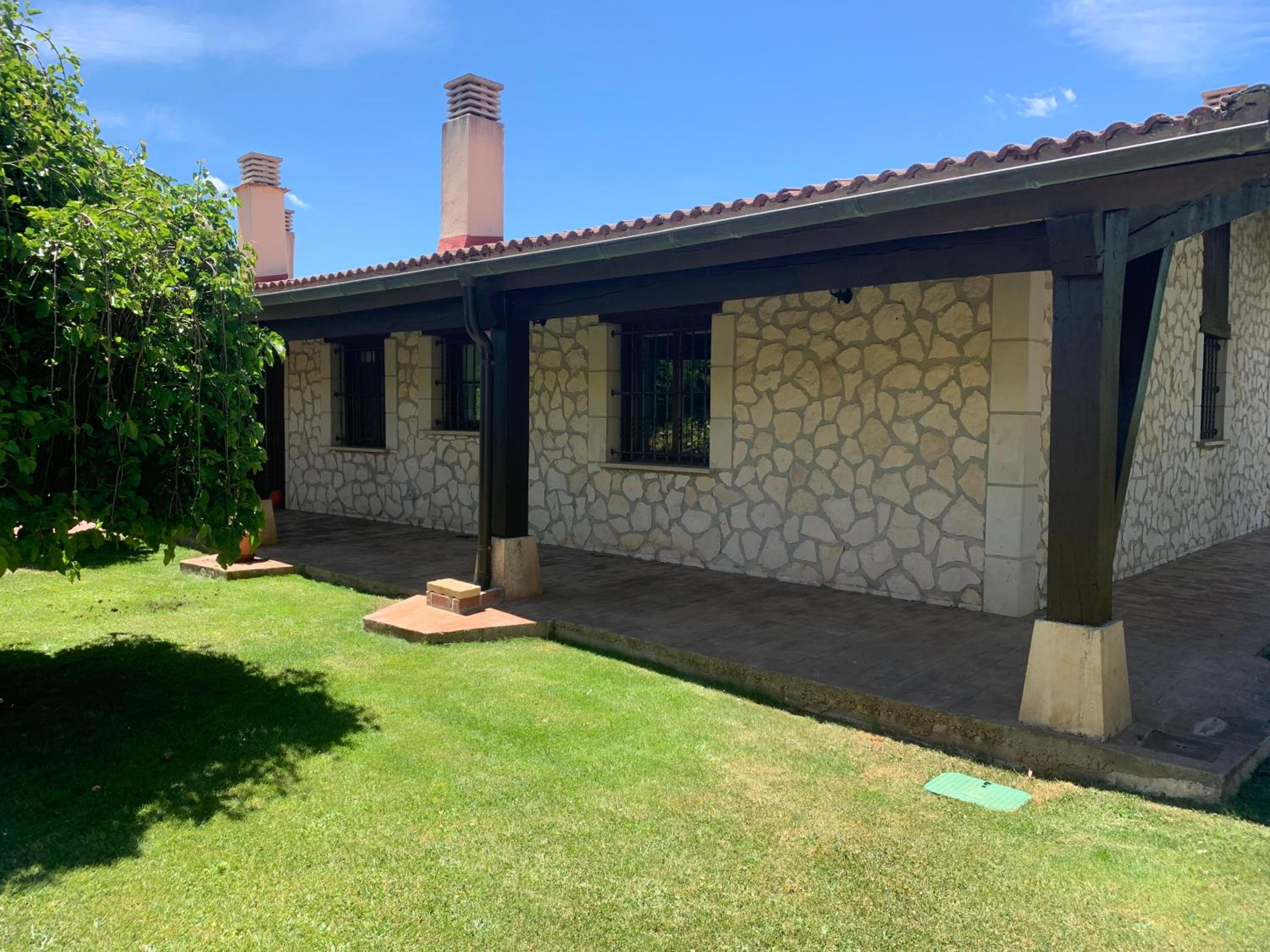 Three-Bedroom Vacation Home photo 2
