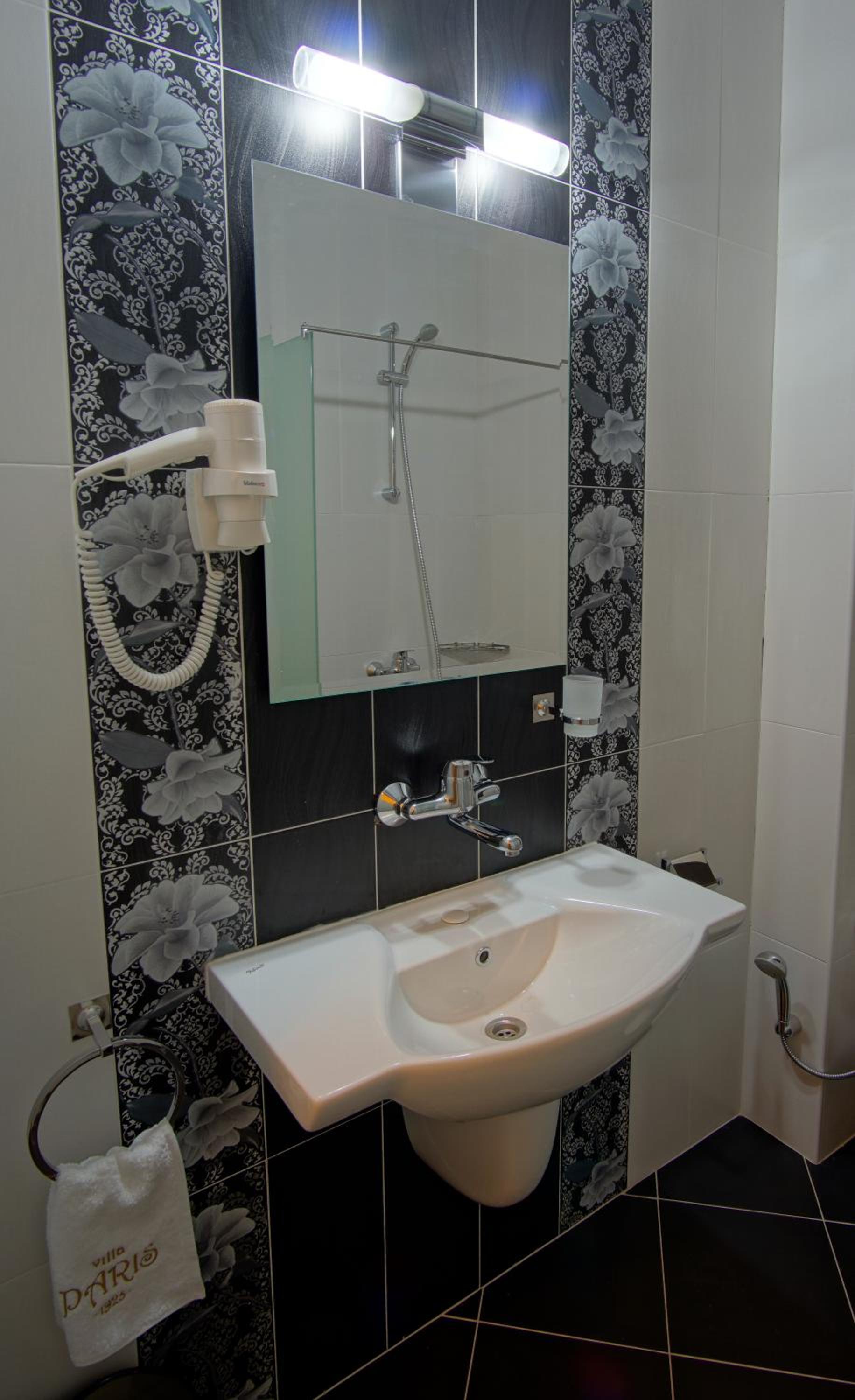 One-Bedroom Apartment (2 Adults + 2 Children) - Photo 7