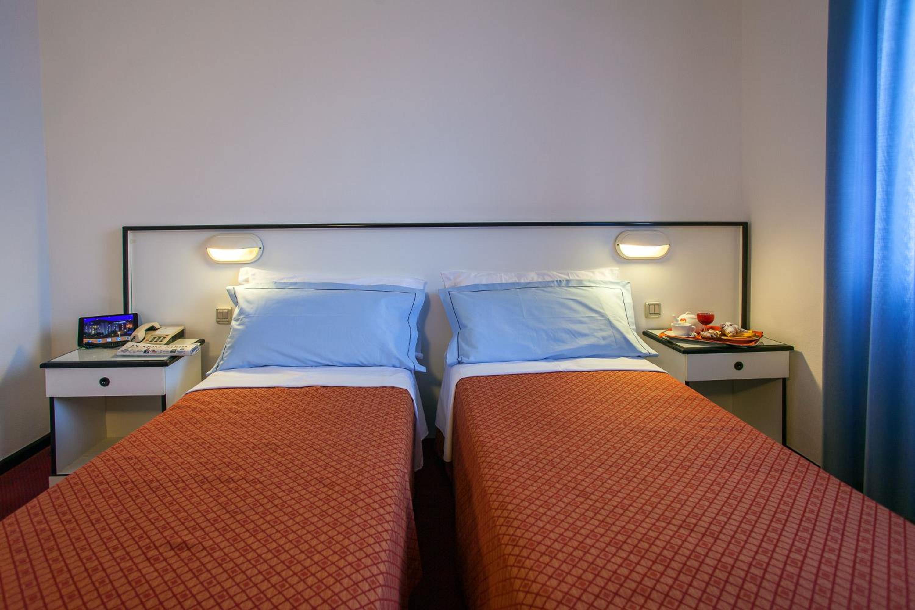 Double Room - Photo 13
