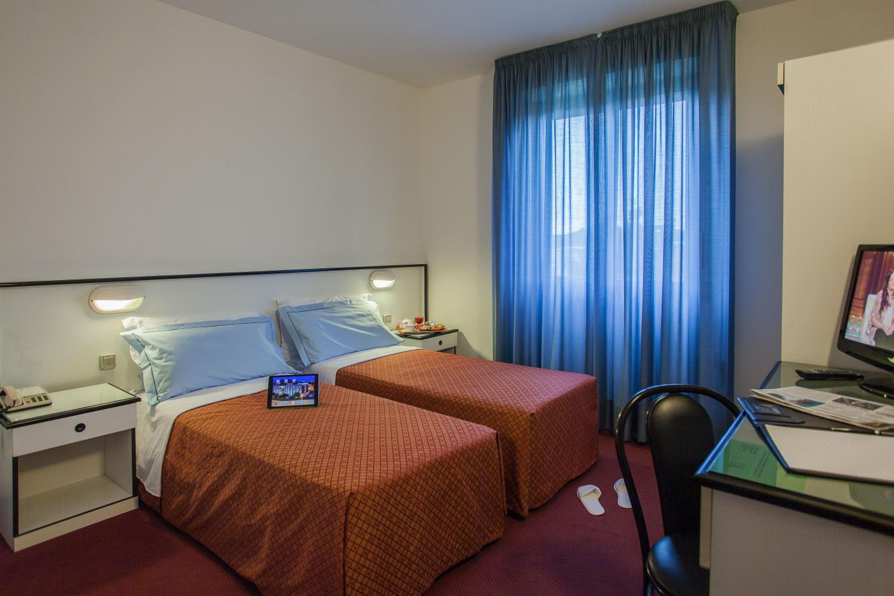 Double Room - Photo 12