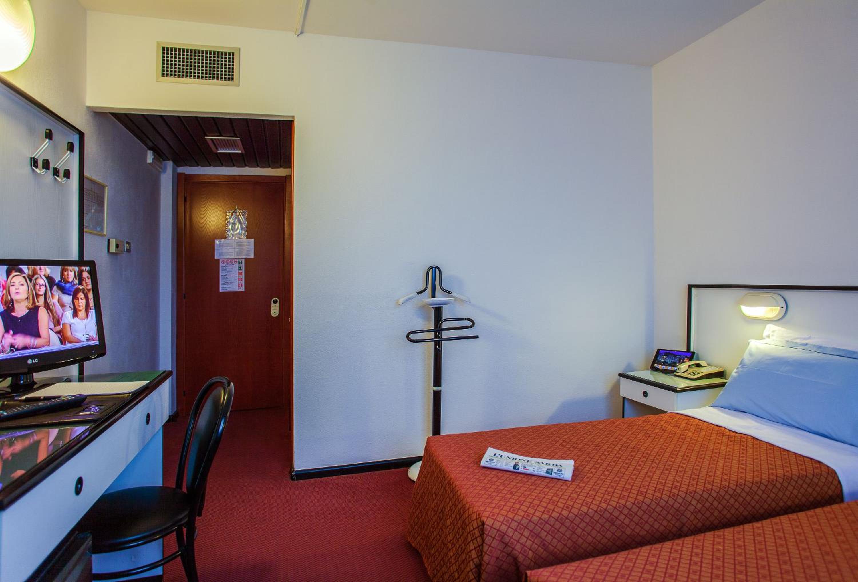 Double Room - Photo 11
