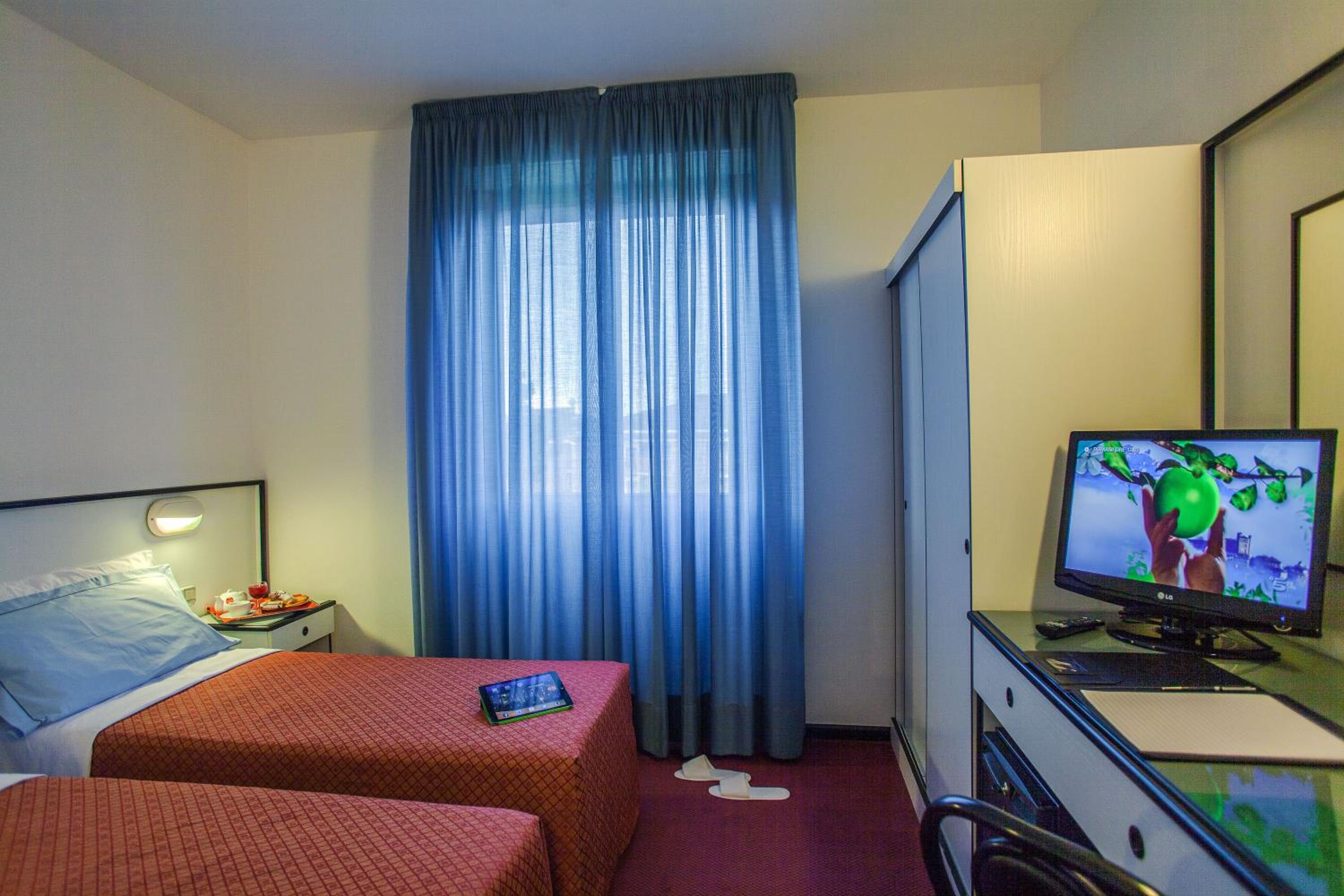 Double Room - Photo 10