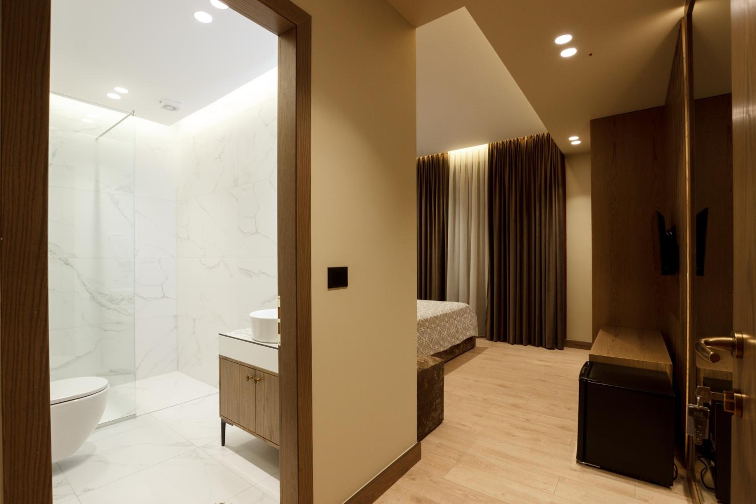 Deluxe Double Room with Balcony photo 1