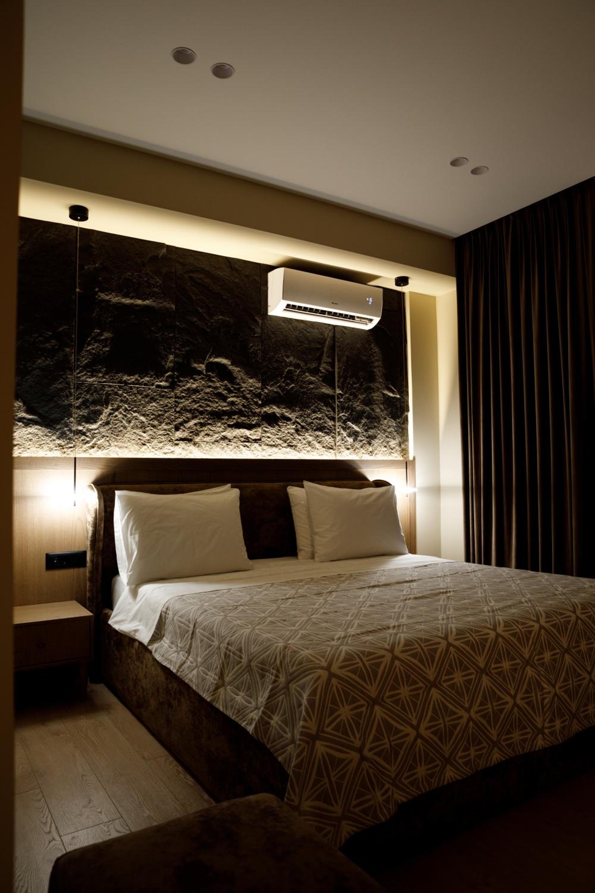 Deluxe Double Room with Balcony photo 2