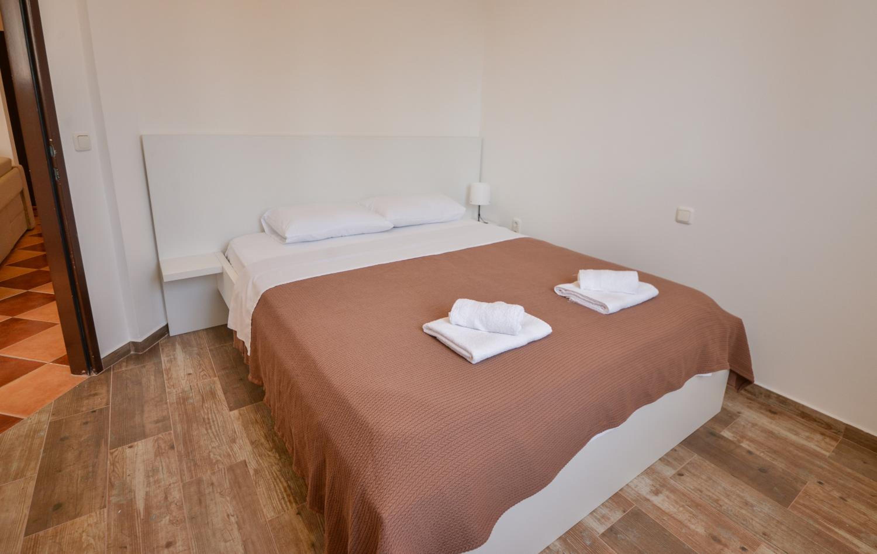 One-Bedroom Apartment with Sea View and Terrace photo 2