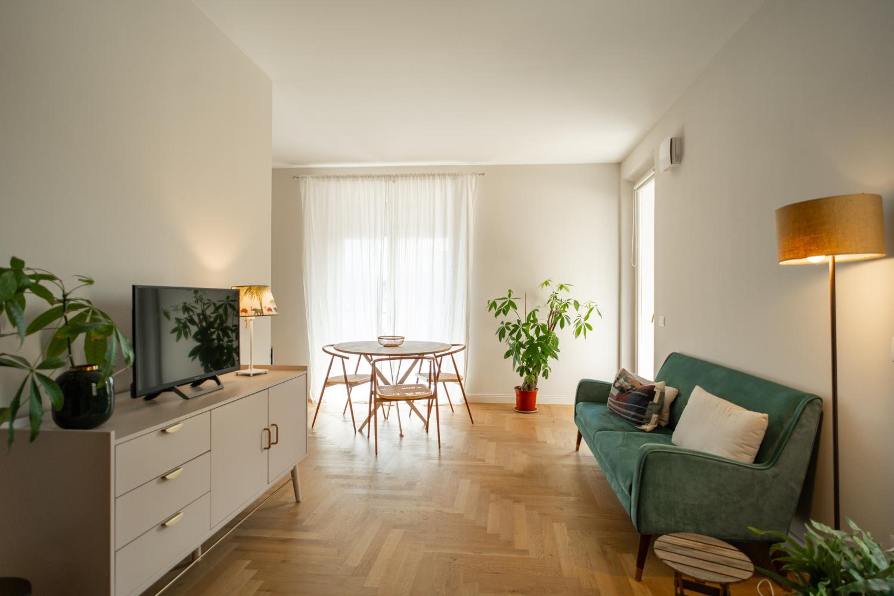 One-Bedroom Apartment photo 1