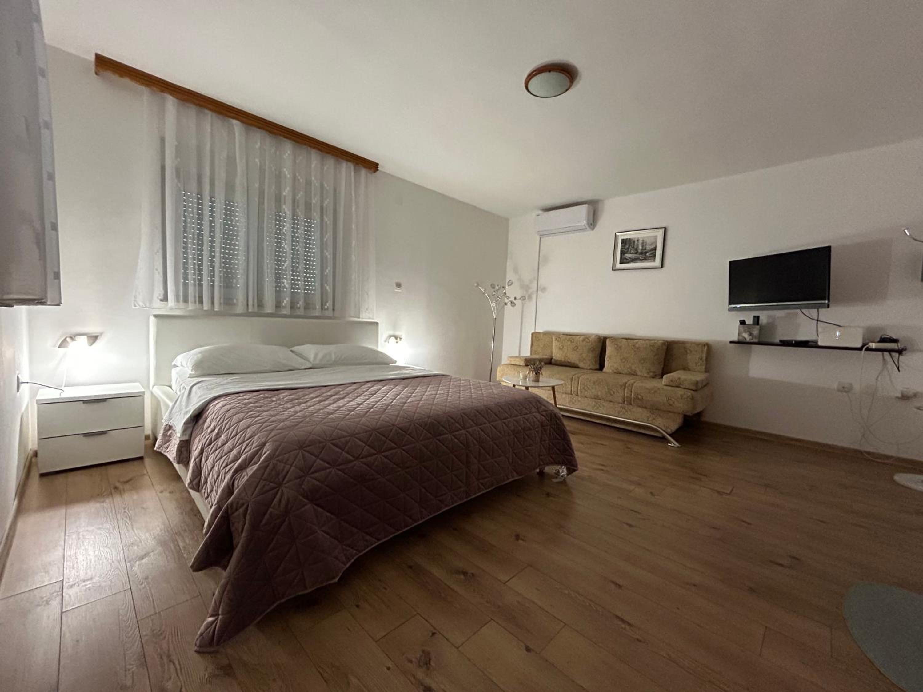 One-Bedroom Apartment photo 2