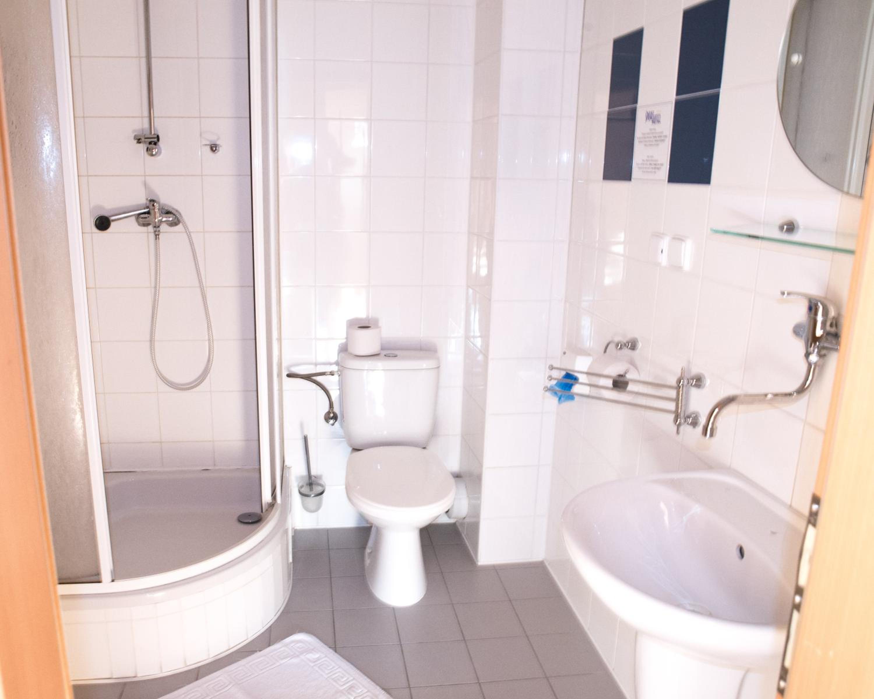 Comfort Single Room with Private Bathroom photo 2