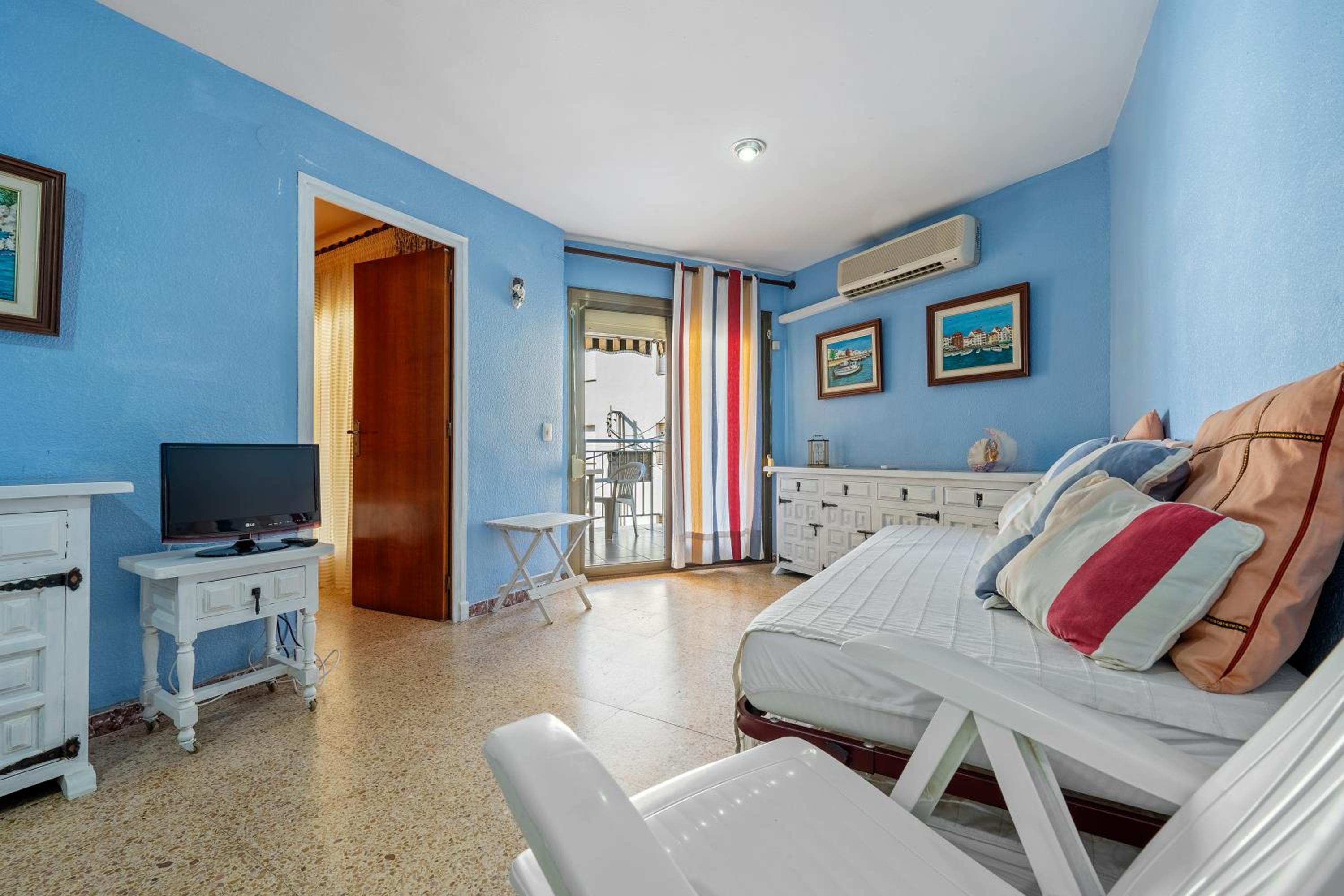 Apartamento de un dormitorio superior con balcón
