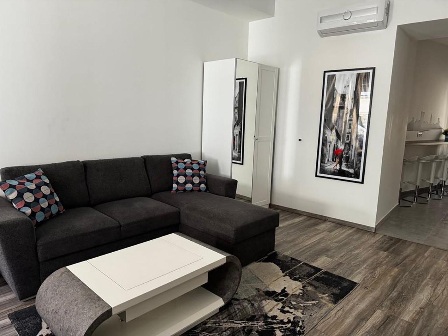 Apartment - Photo 2