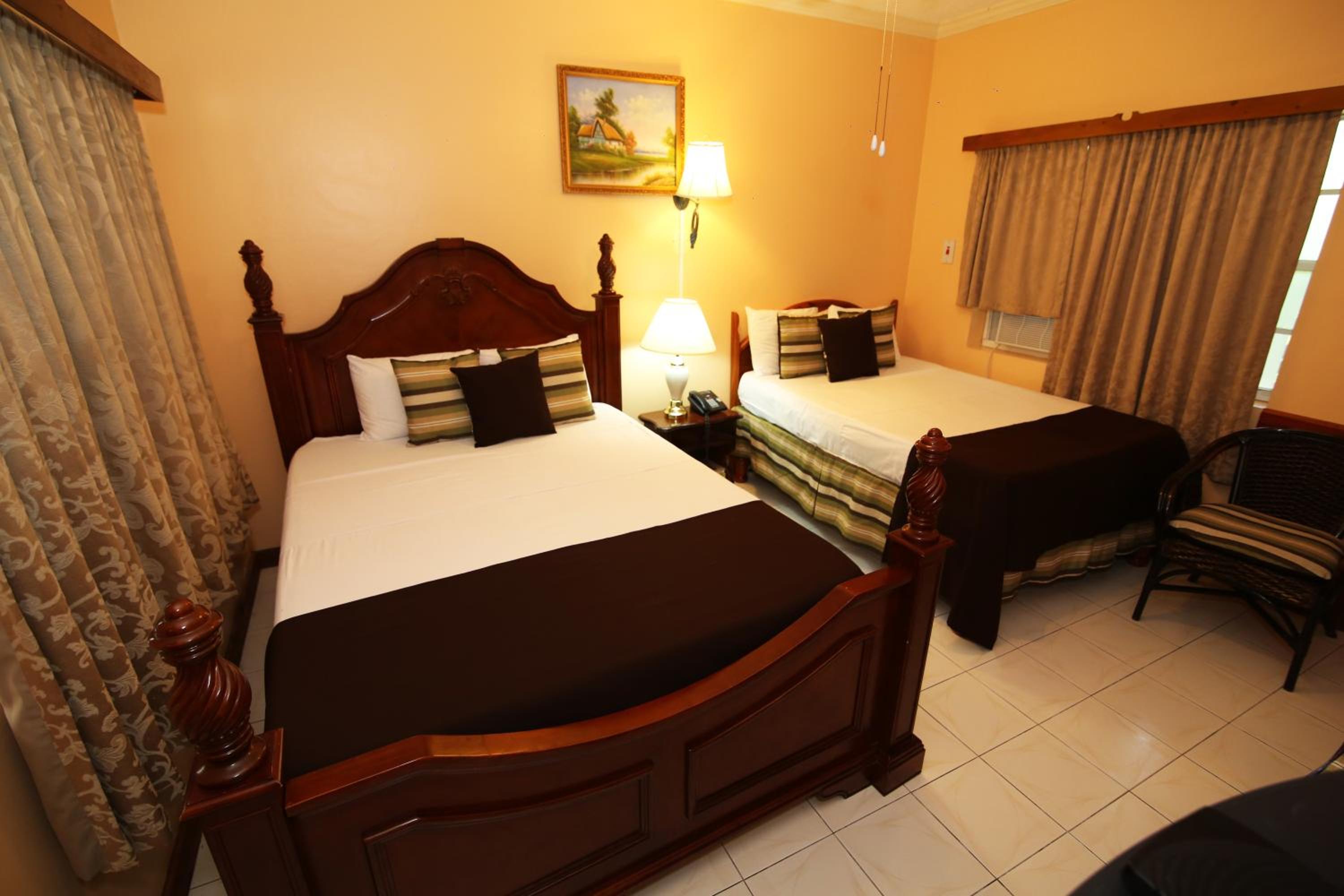Deluxe Double Room with Two Double Beds photo 3