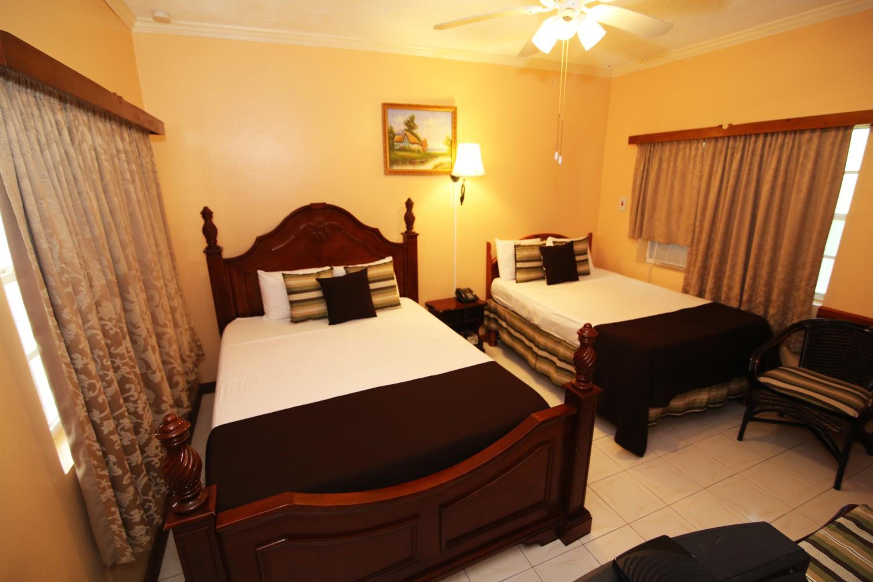 Deluxe Double Room with Two Double Beds photo 2