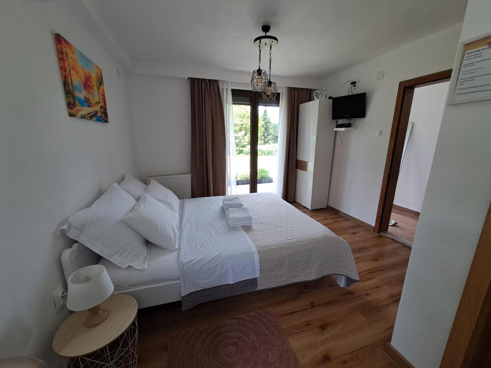 Double Room - Photo 1