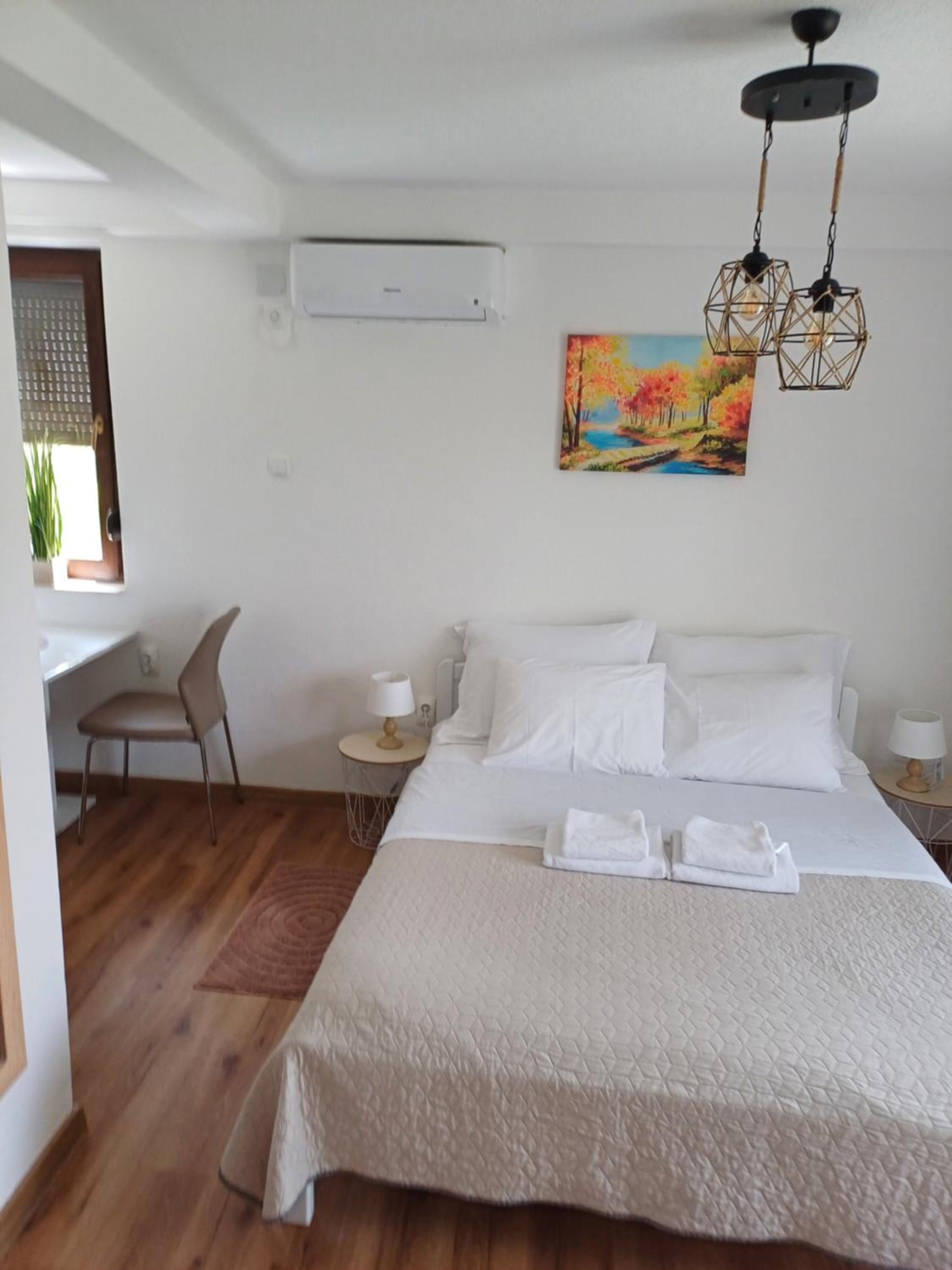 Double Room - Photo 6