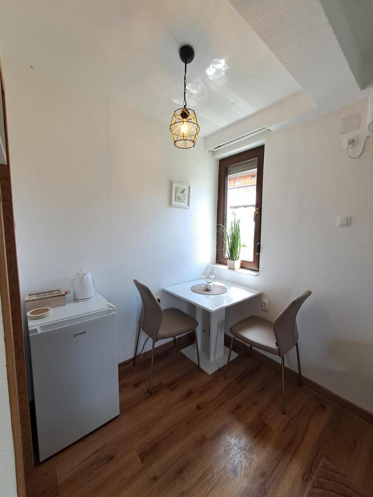 Double Room - Photo 7