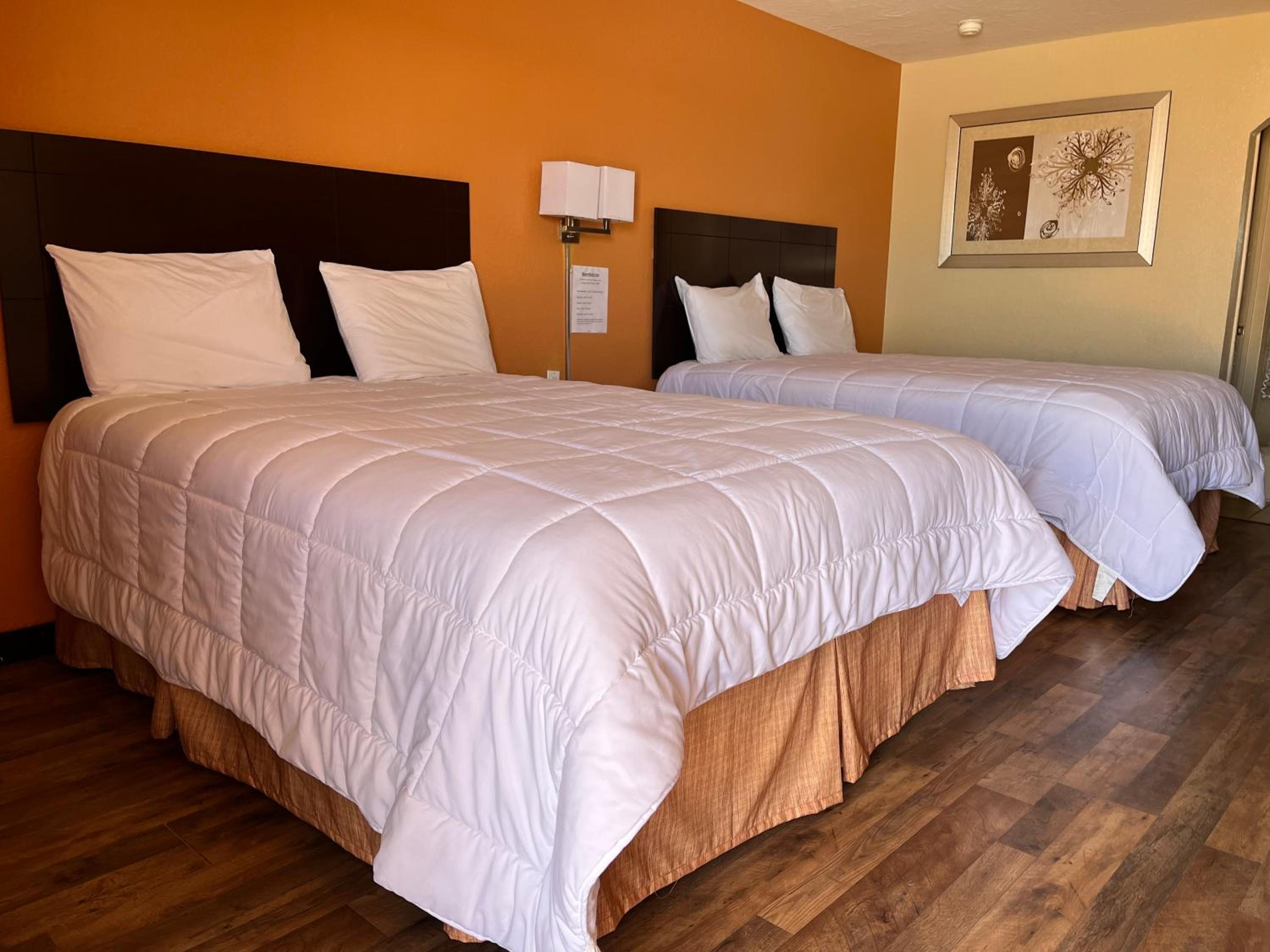 Deluxe Double Room (2 Adults + 1 Child) photo 2