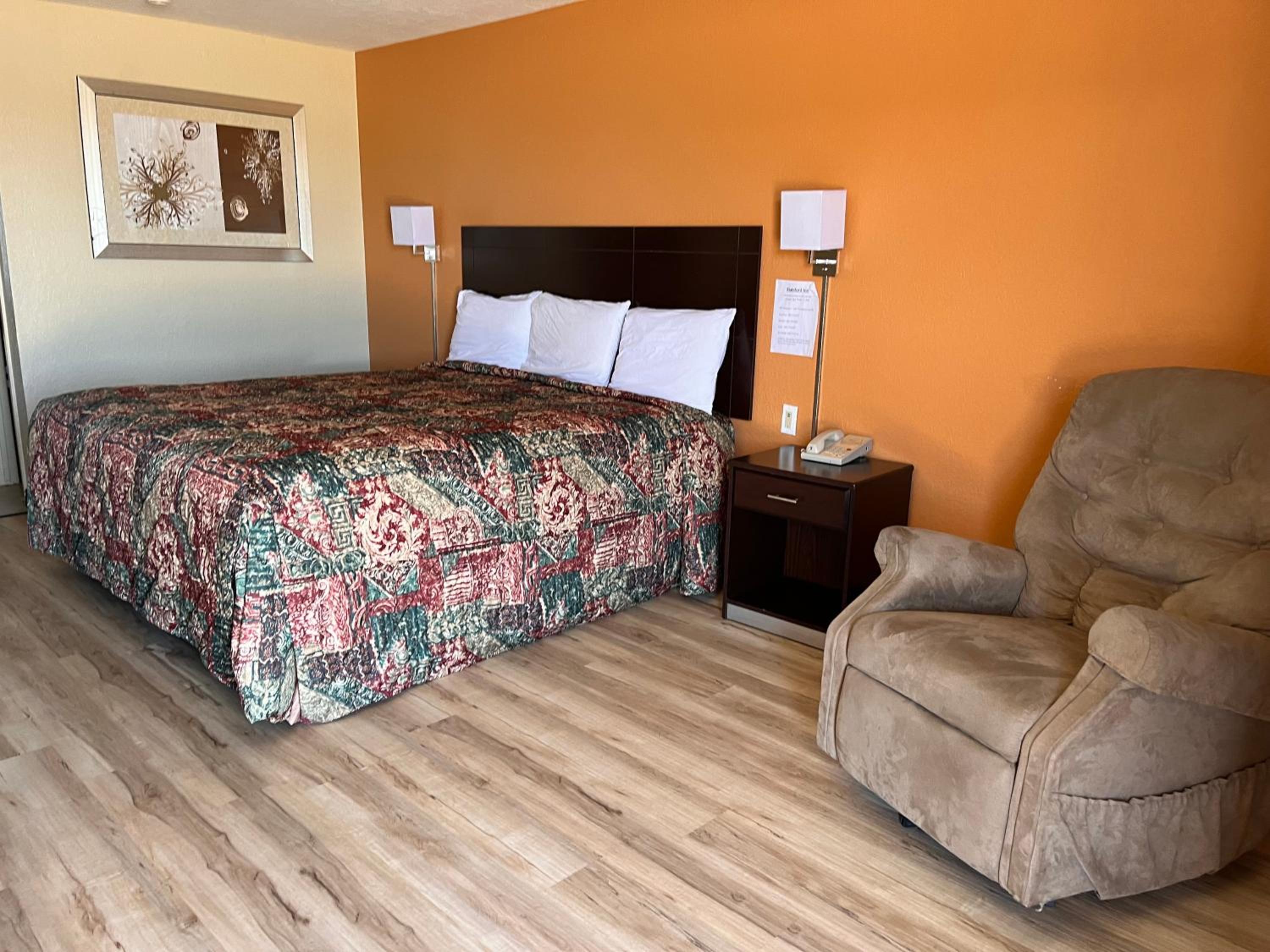 Deluxe Single Room with Balcony photo 2