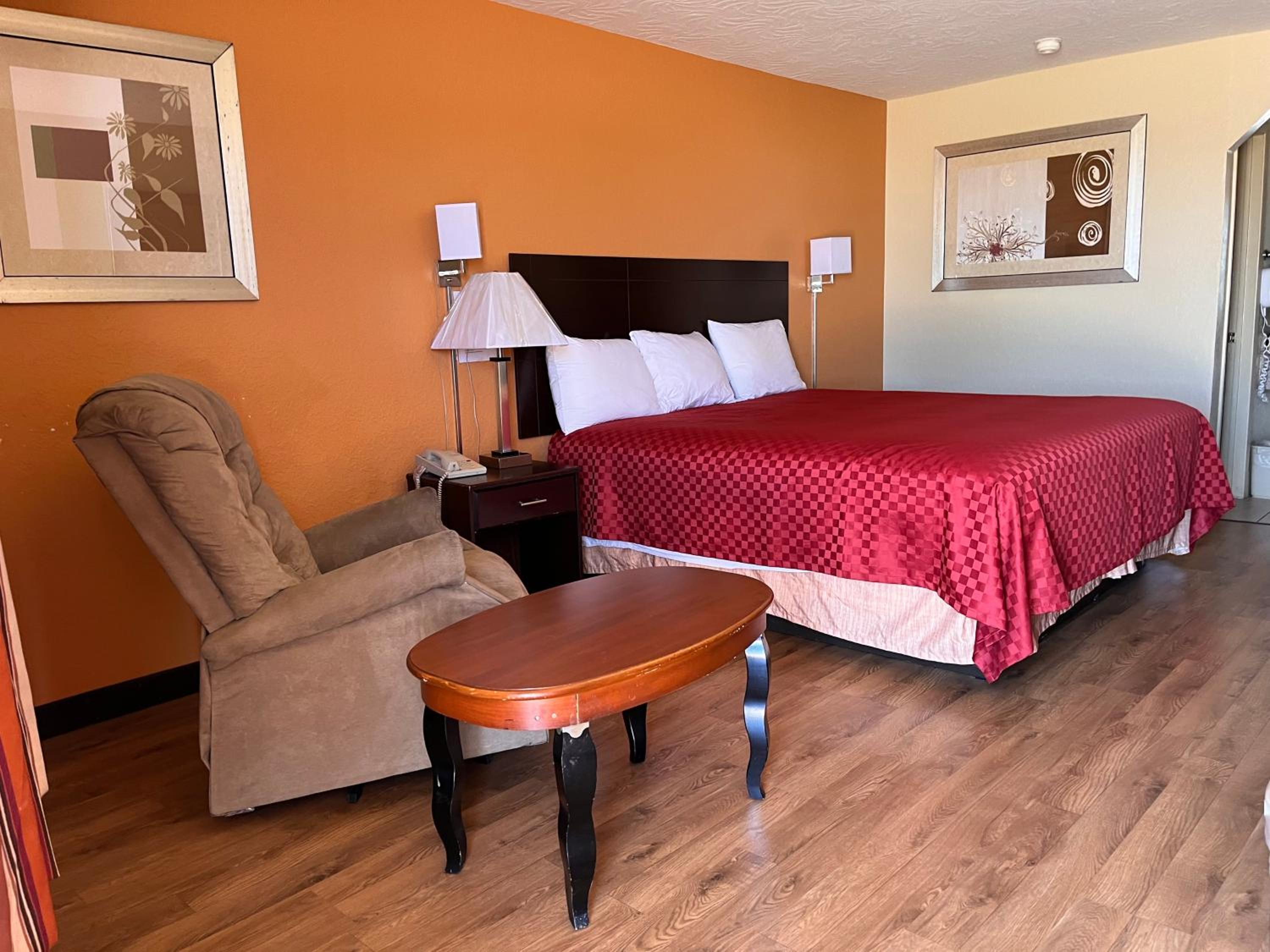 Deluxe Single Room with Balcony photo 1