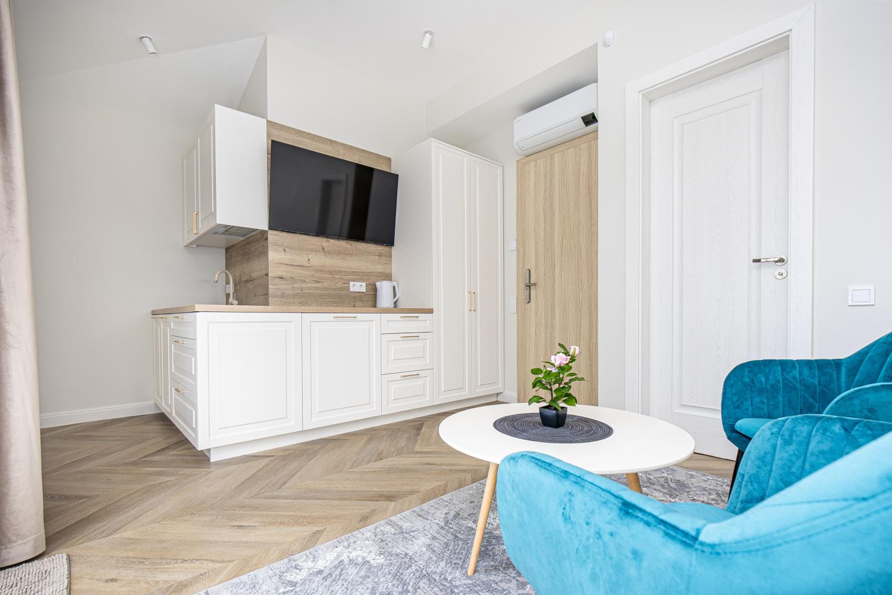 Studio Apartment with Balcony photo 1