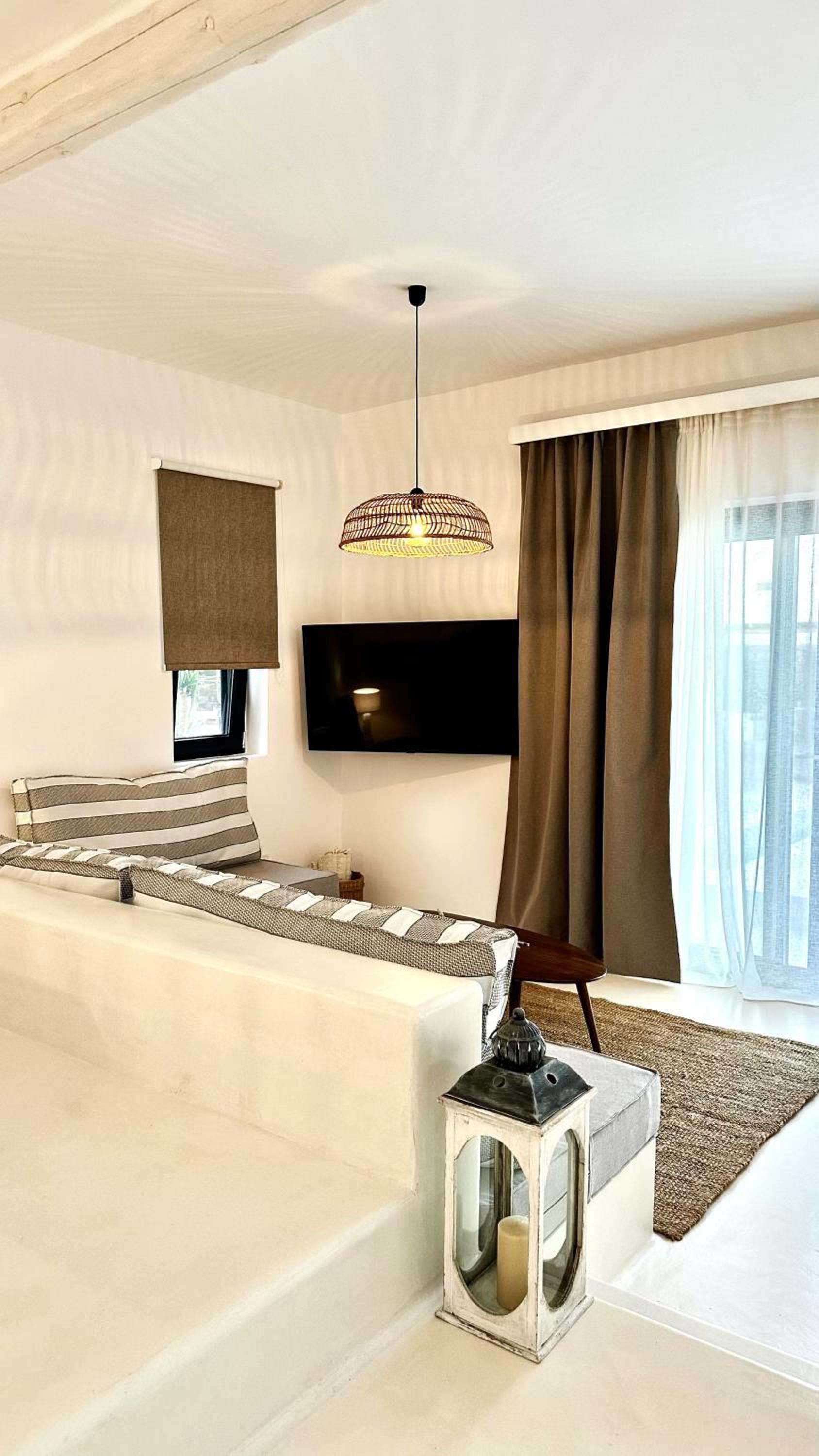 Suite with Pool View photo 1