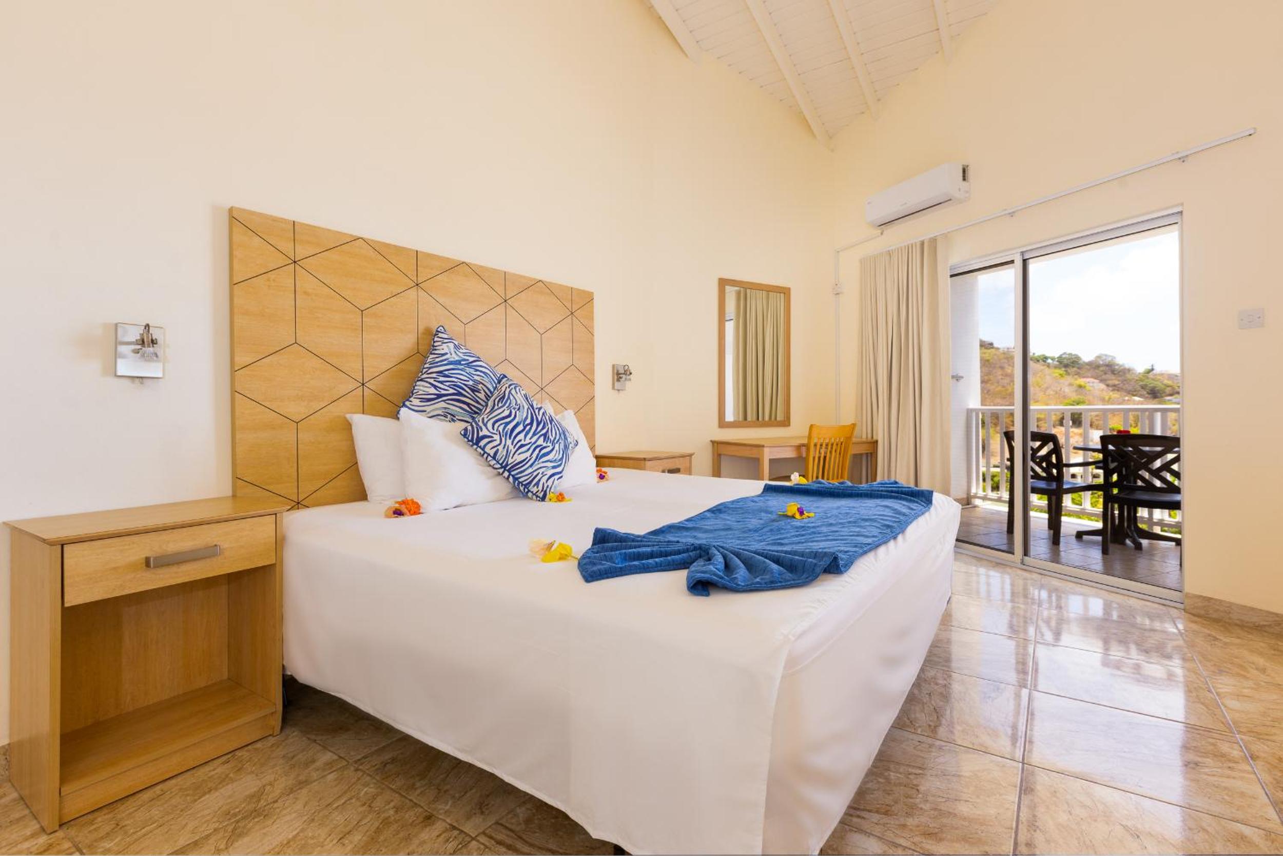 Hilltop Oceanview Room  photo 2