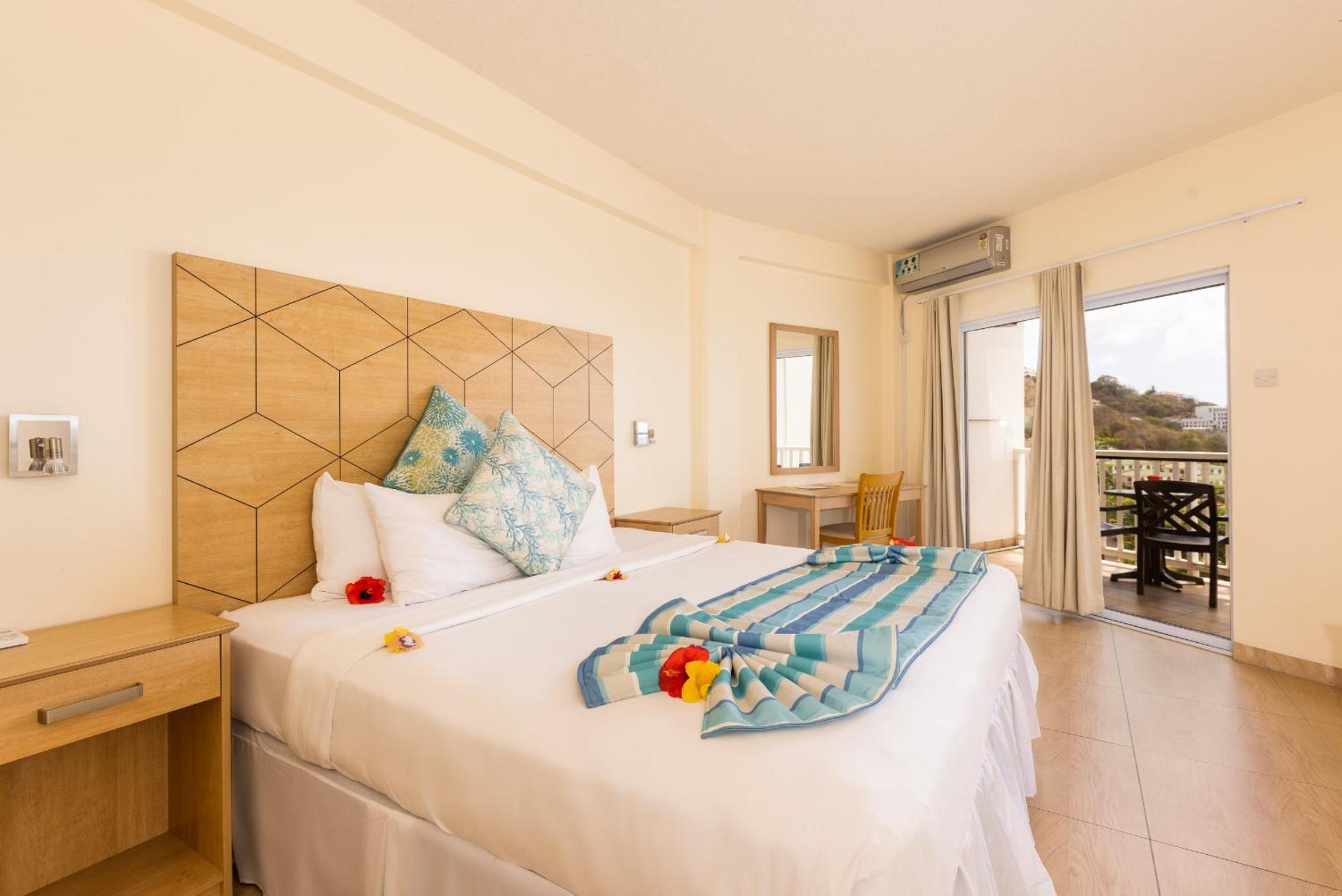 Hilltop Oceanview Room  photo 3