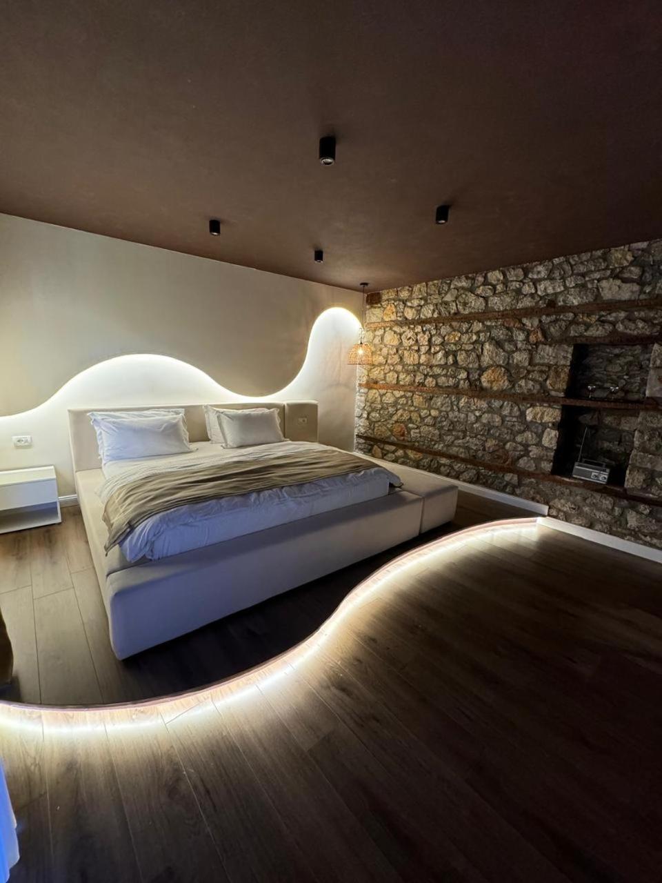 Deluxe Double Room with Balcony photo 1
